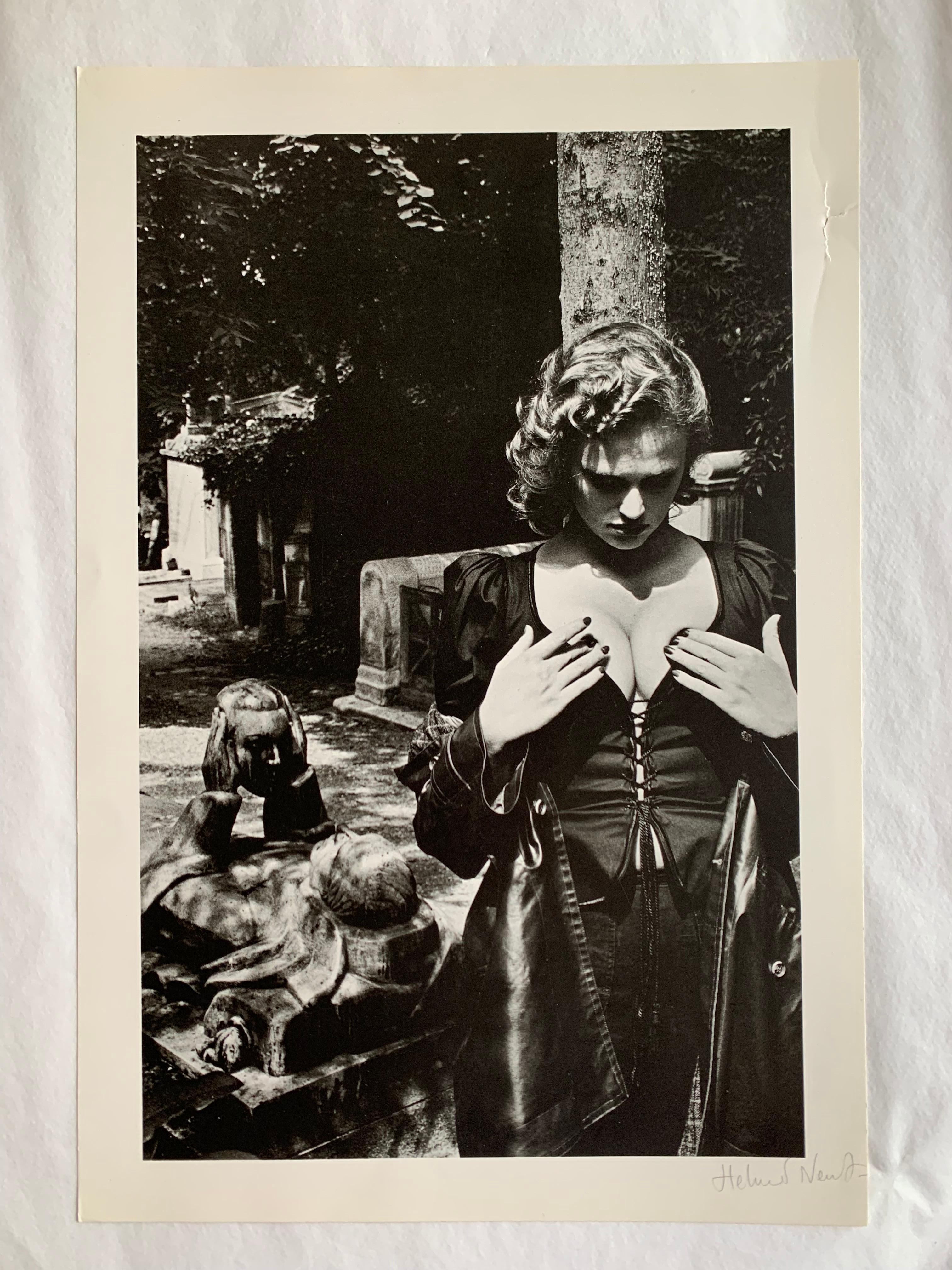 Helmut Newton - "Père Lachaise - Tomb of Talma, Paris, 1977

Photograph from 1977
Signed lower right and annotated on the back
Tear in the margin 

Paper size : 40 x 27,5
Photo size : 35 x 23