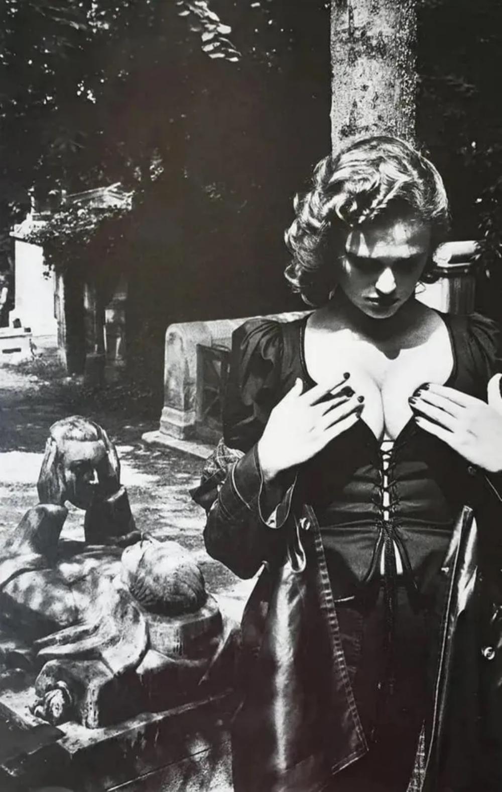 HELMUT NEWTON 'PERE LACHAISE TOMB OF TALMA 1977' HAND SIGNED - Photograph by Helmut Newton