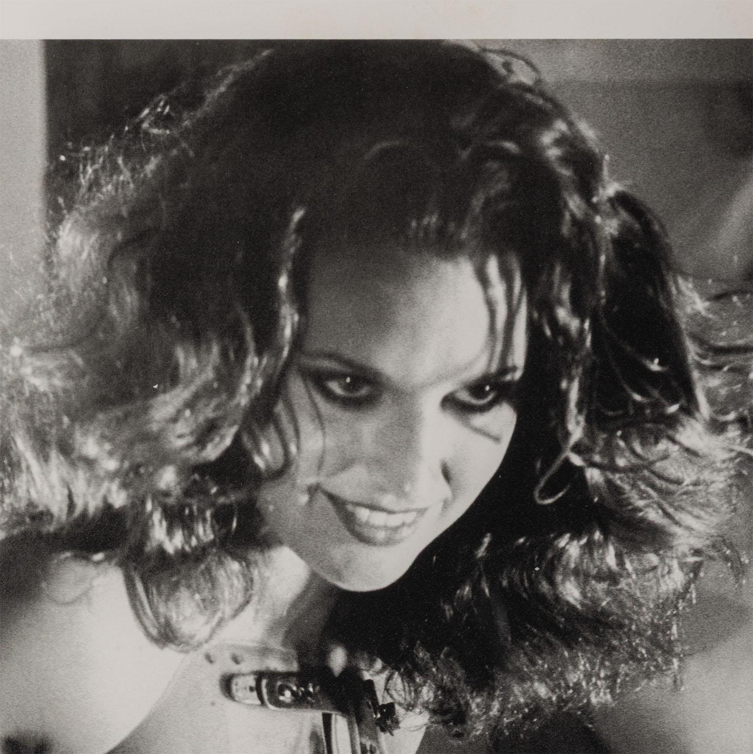 Helmut Newton (1920-2004) war einer der bedeutendsten Fotografen des 20. Jahrhunderts, der die Darstellung von Frauen in der Modeindustrie neu definiert hat.  

Der 1920 in Berlin geborene Newton war aufgrund seiner jüdischen Herkunft gezwungen, mit