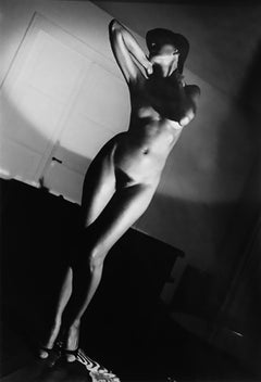 Jenny in My Apartment, Paris, photographie vintage en noir et blanc d'une femme nue