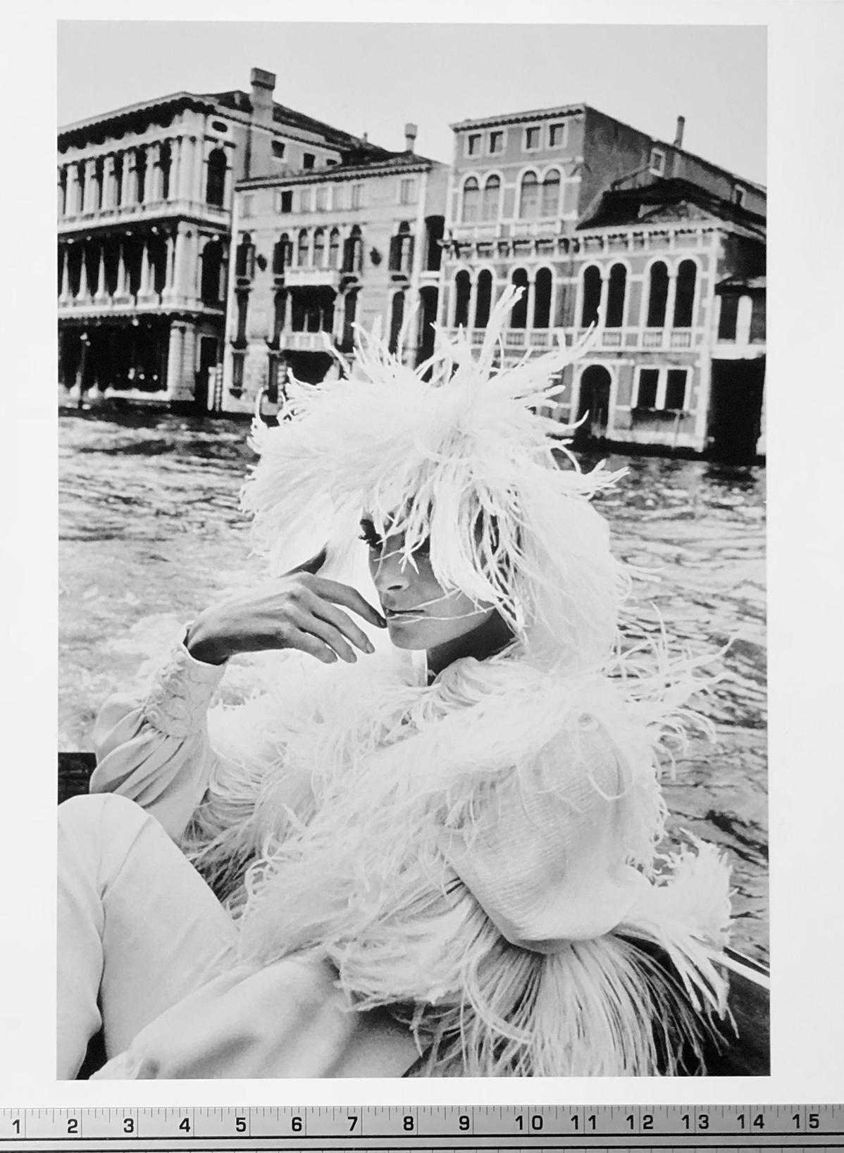 « Modèle à Venise » imprimé à la gélatine argentique d'origine par Helmut Newton, 1966 en vente 3
