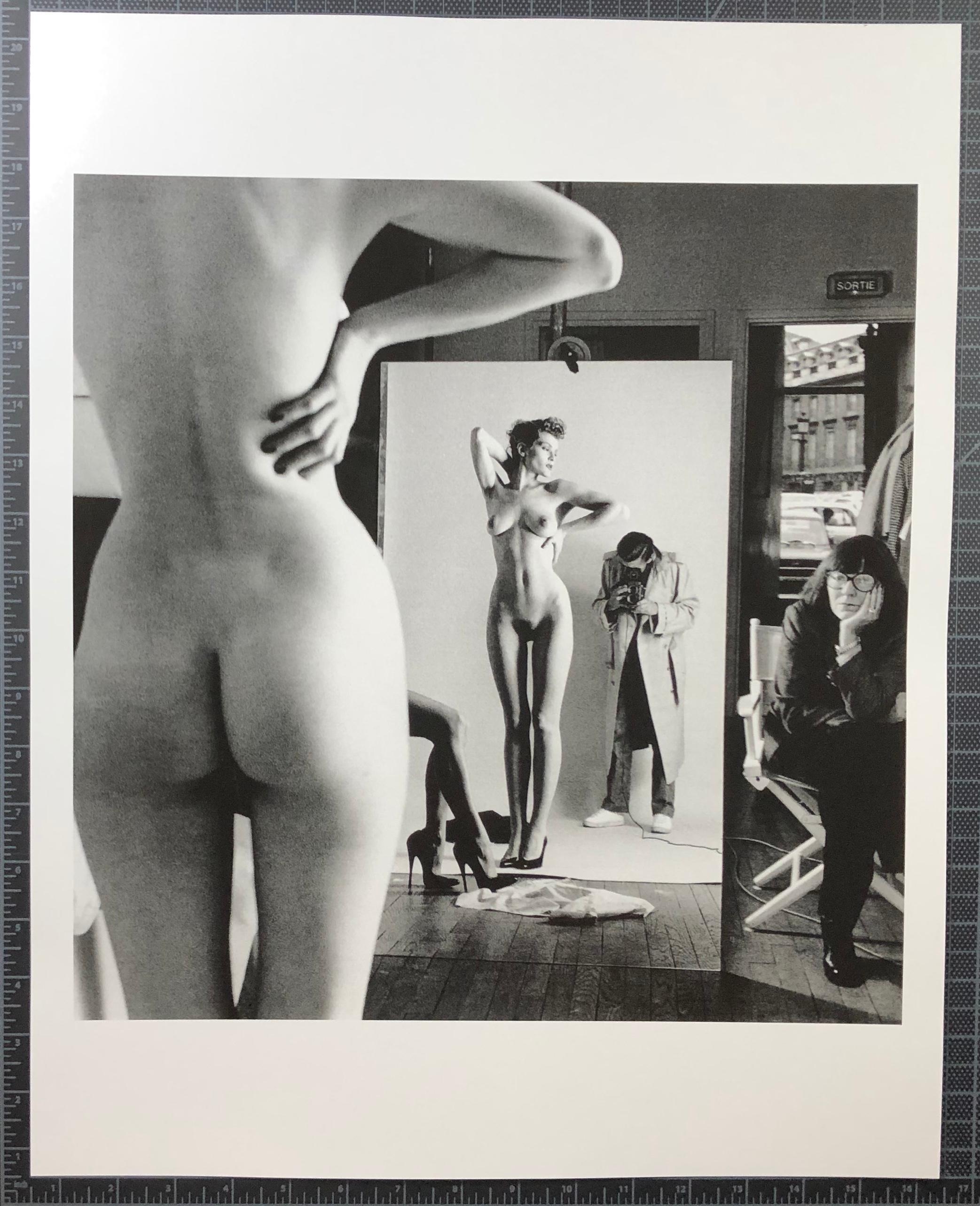 „Selbstporträt mit Modell und Ehefrau“ Original-Silber-Gelatinedruck von Helmut Newton 2