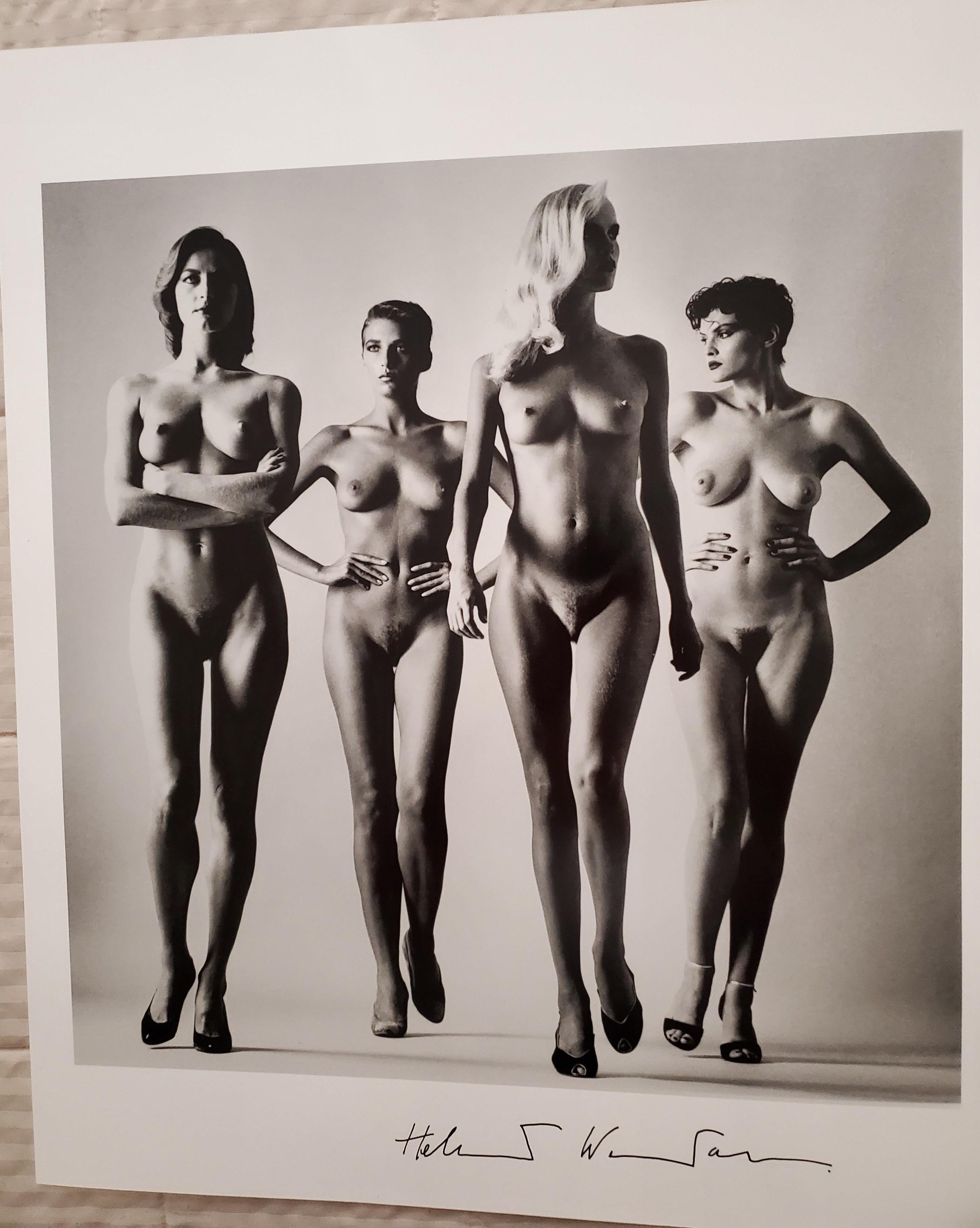 Sie Kommen (Nackt) – signierte Auflage:: 20x24 – Photograph von Helmut Newton