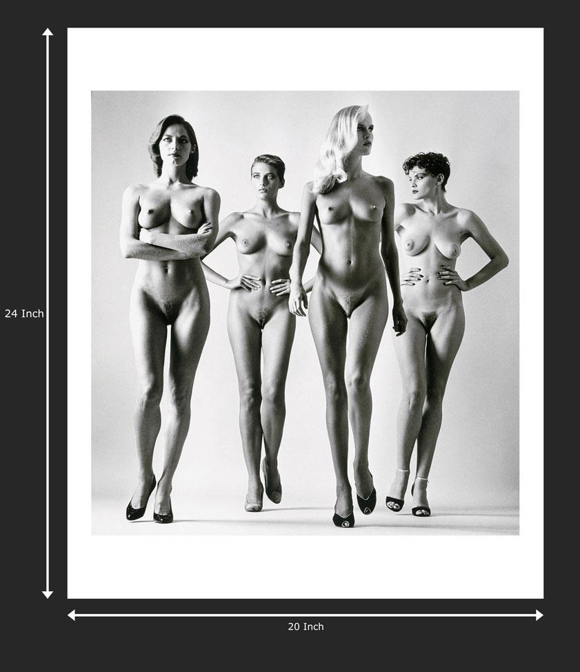 Sie Kommen (Nackt) – signierte Auflage:: 20x24 (Grau), Nude Photograph, von Helmut Newton