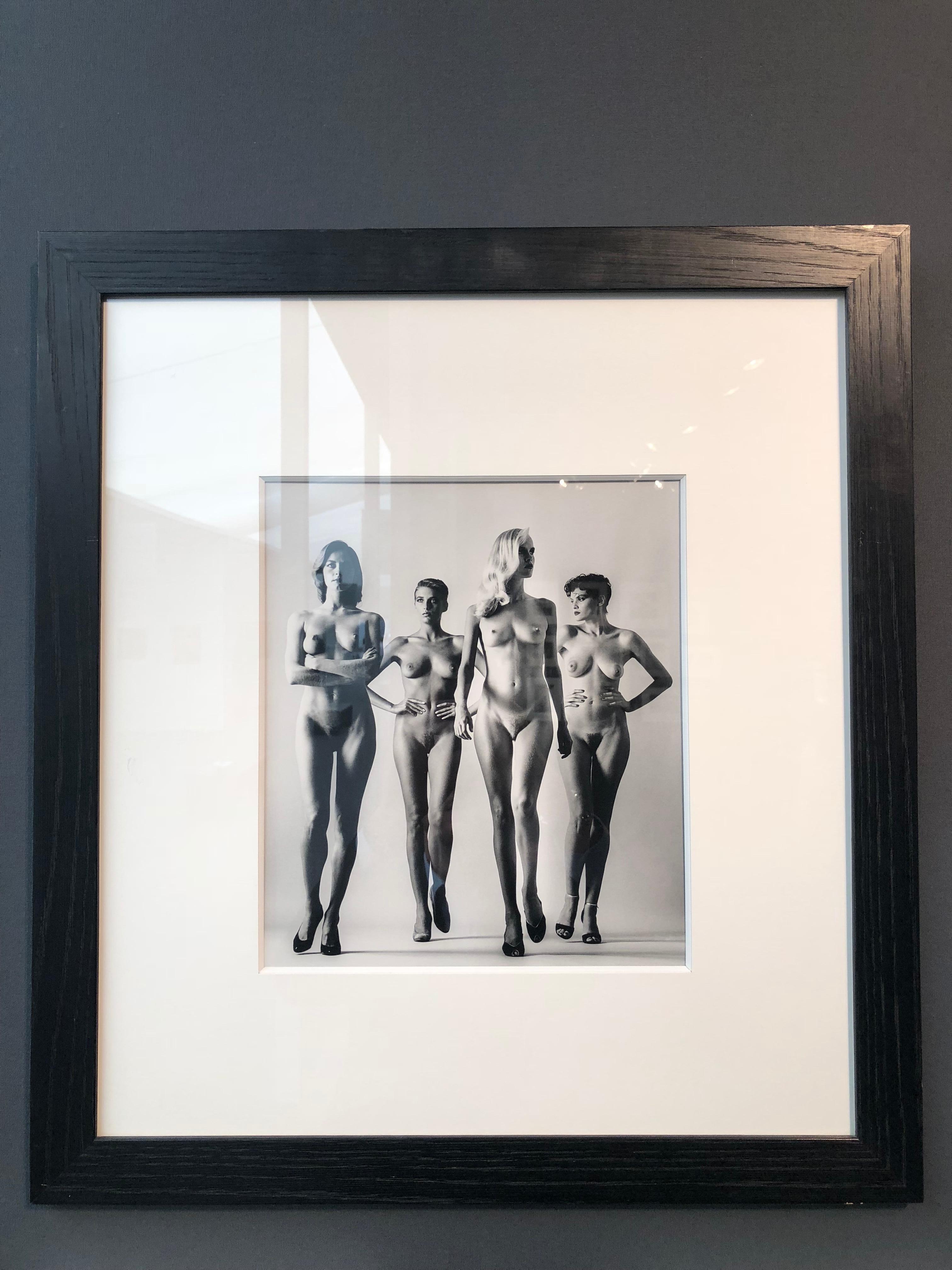 Sie Kommen (Naked), Paris, 1981 - Photograph by Helmut Newton