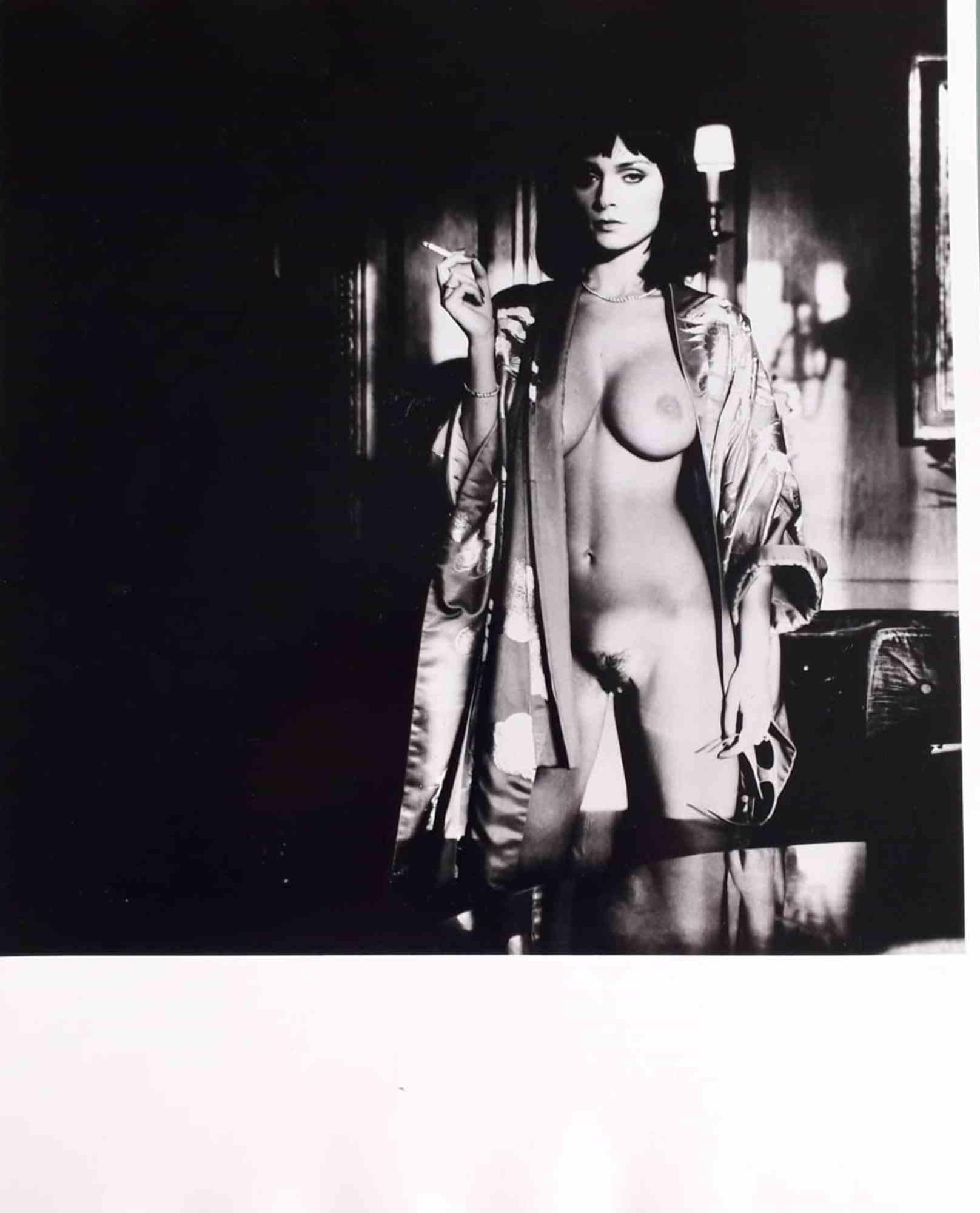 Voyeurism for Playboy is a black and white photograph realized by Helmut Newton.

Black and white photograph. 

From the series "Voyeurism " realized by Newton for Playboy magazine.

