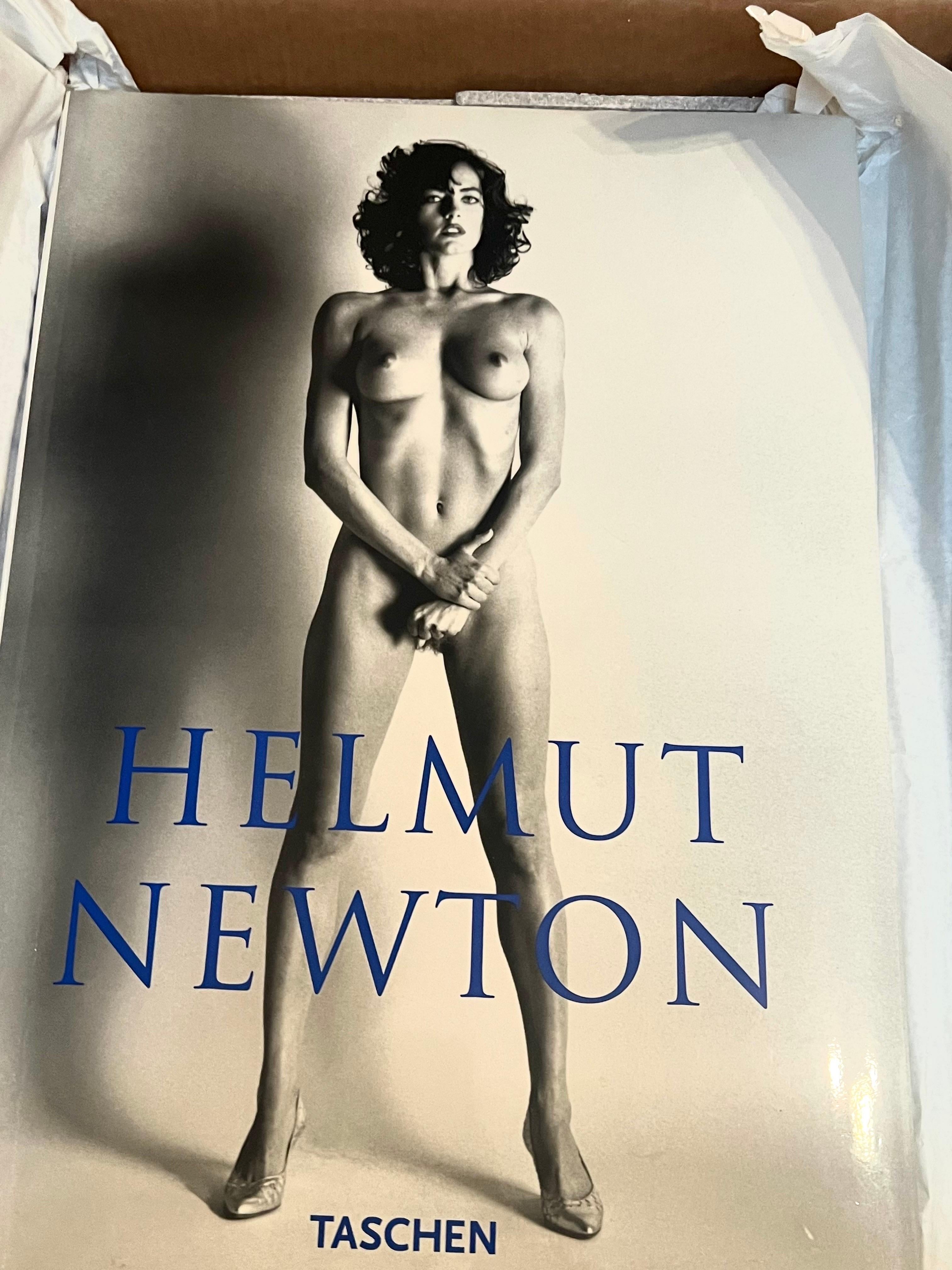 Helmut Newton Sumo Taschen Signé Edition Limitée avec Stand Philippe Starck Bon état - En vente à Sofia, BG