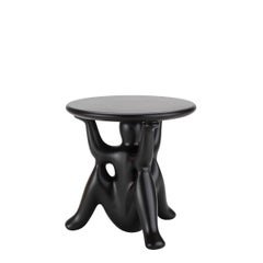 Tavolino Helpyourself in polietilene riciclabile nero di Philippe Starck