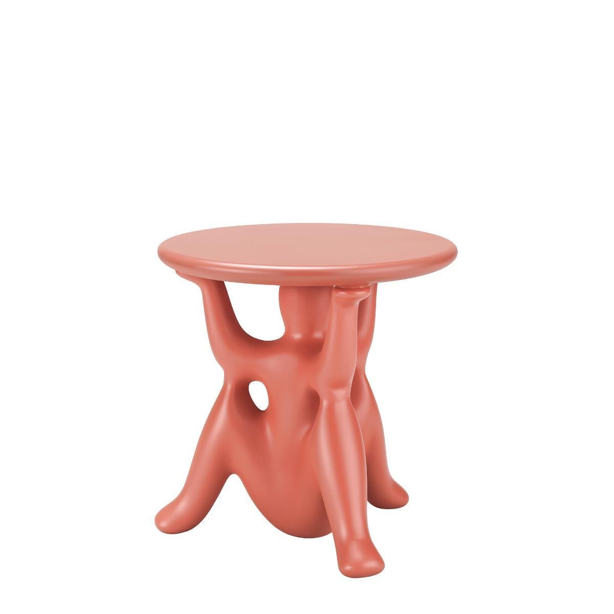 Collaborates for the first time with world-renowned creator Philippe Starck on a collection of table and side table. “The Helpyourselfs is a family of charming geniuses who watch over the happiness of the house by carrying the tables.” Ph.S.
These