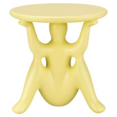 Mesa auxiliar Helpyourself de polietileno reciclable amarillo de Philippe Starck