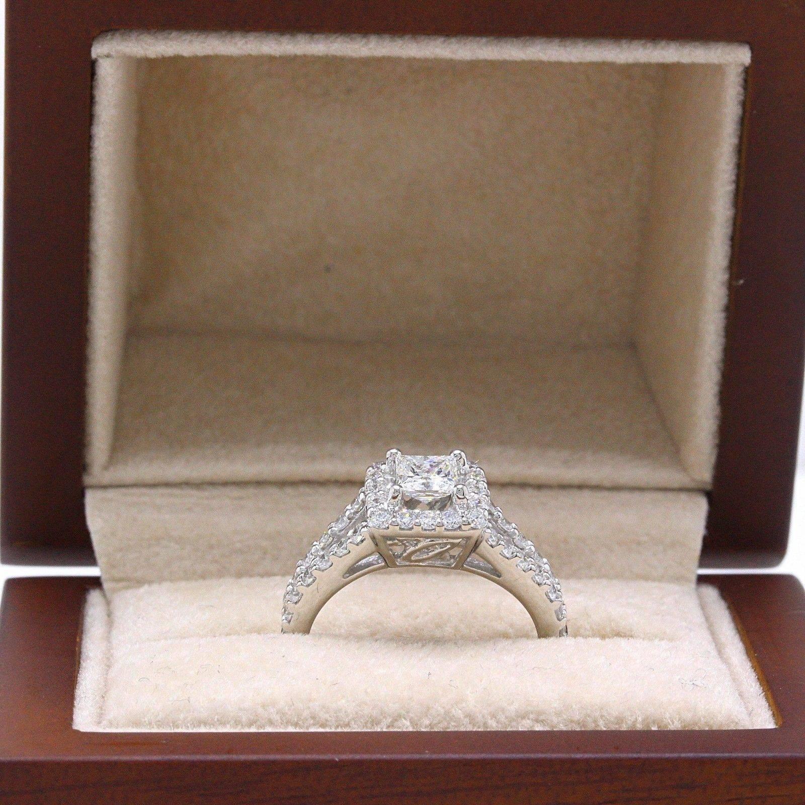 Helzberg Diamond Ring 1.00 Carat Princess and Round Cuts 18 Karat White Gold For Sale 2