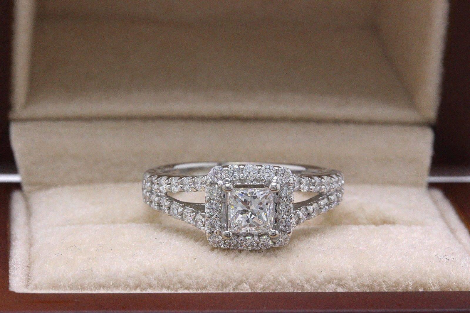 Helzberg Diamond Ring 1.00 Carat Princess and Round Cuts 18 Karat White Gold For Sale 3