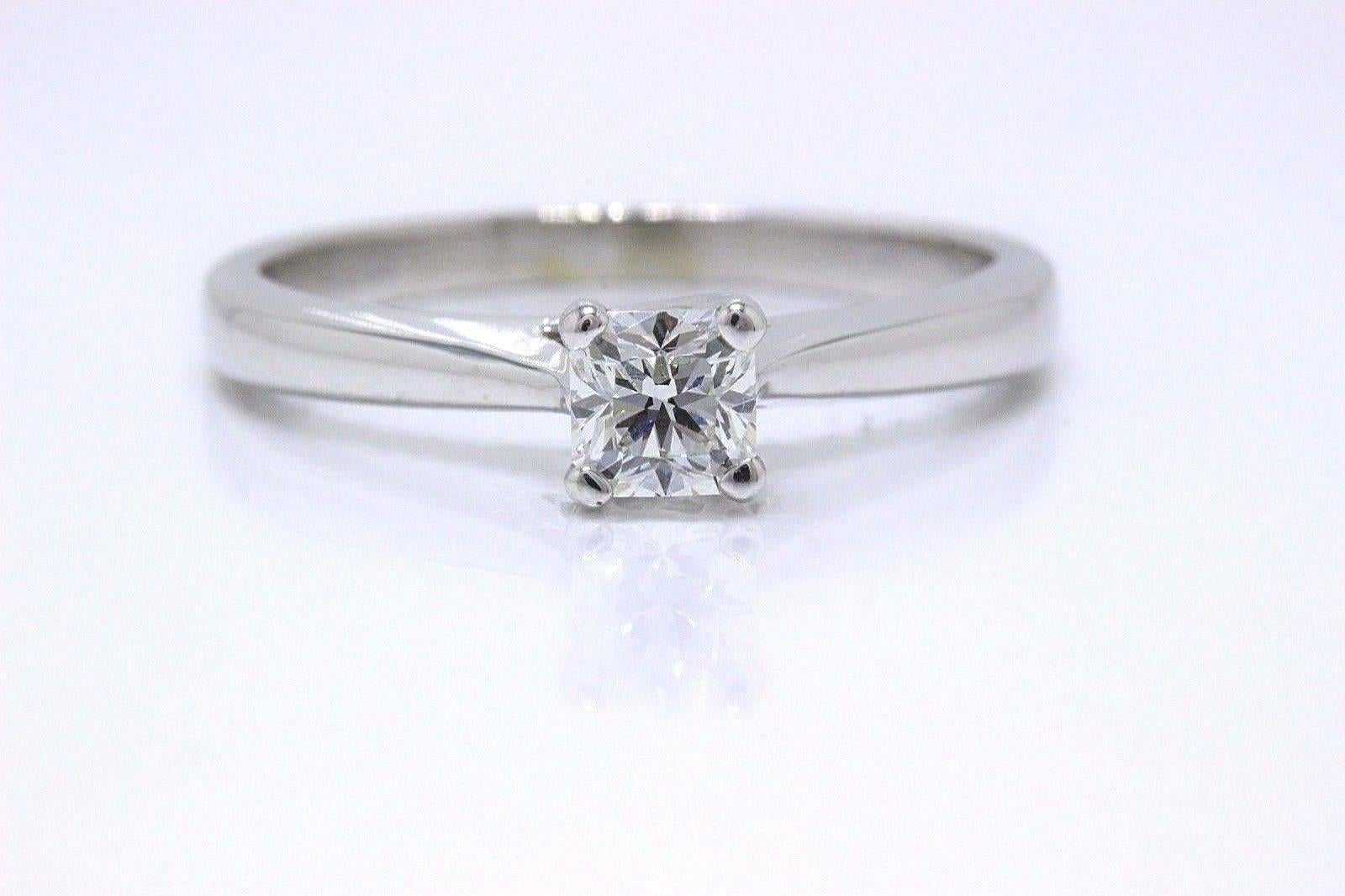 Helzberg Anello con Diamante Quadrato Ideale 0,45 Carati H. H. VS2 Oro Bianco 18 Carati in vendita 6