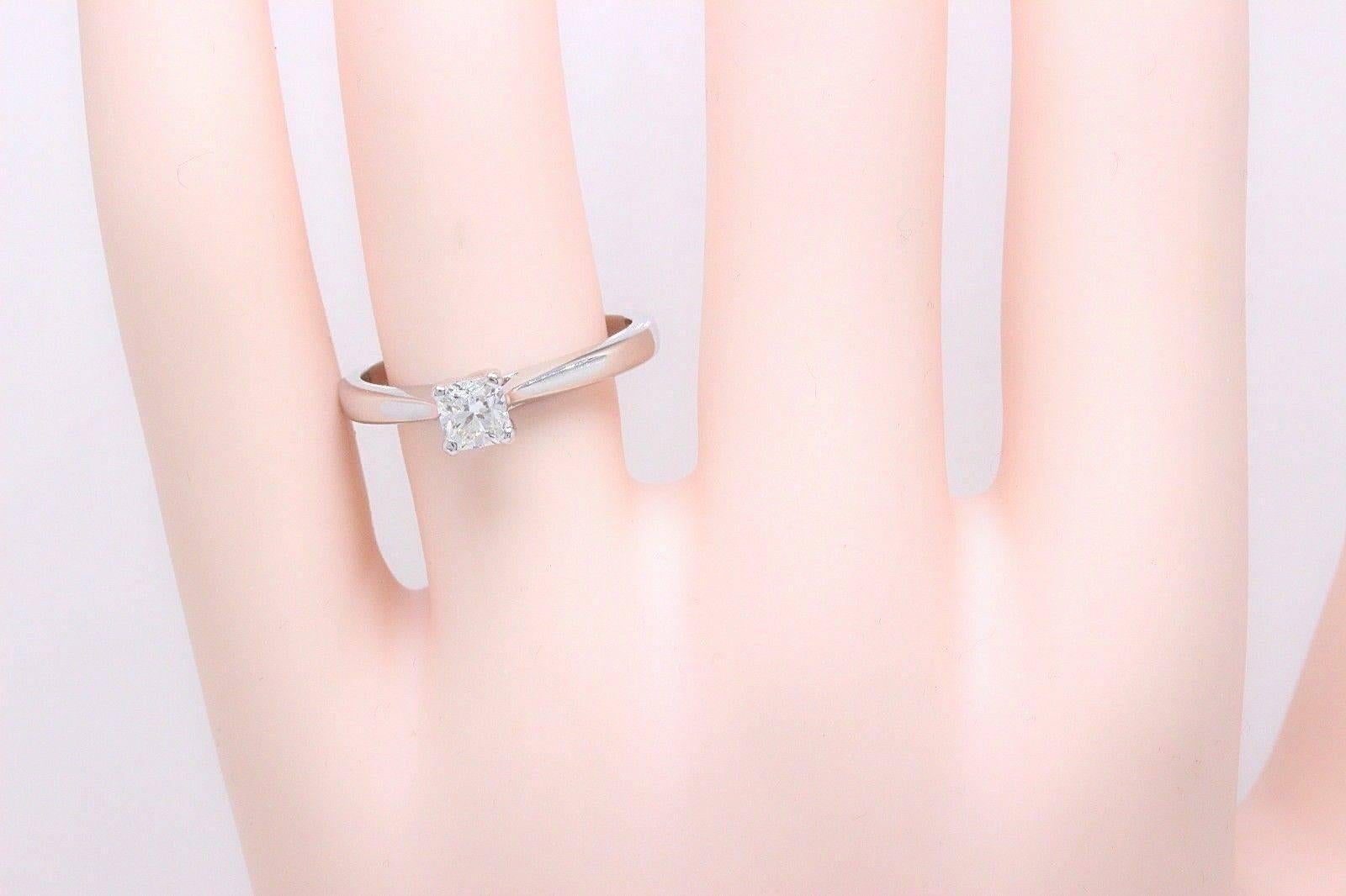 Helzberg Anello con Diamante Quadrato Ideale 0,45 Carati H. H. VS2 Oro Bianco 18 Carati In condizioni ottime in vendita a San Diego, CA