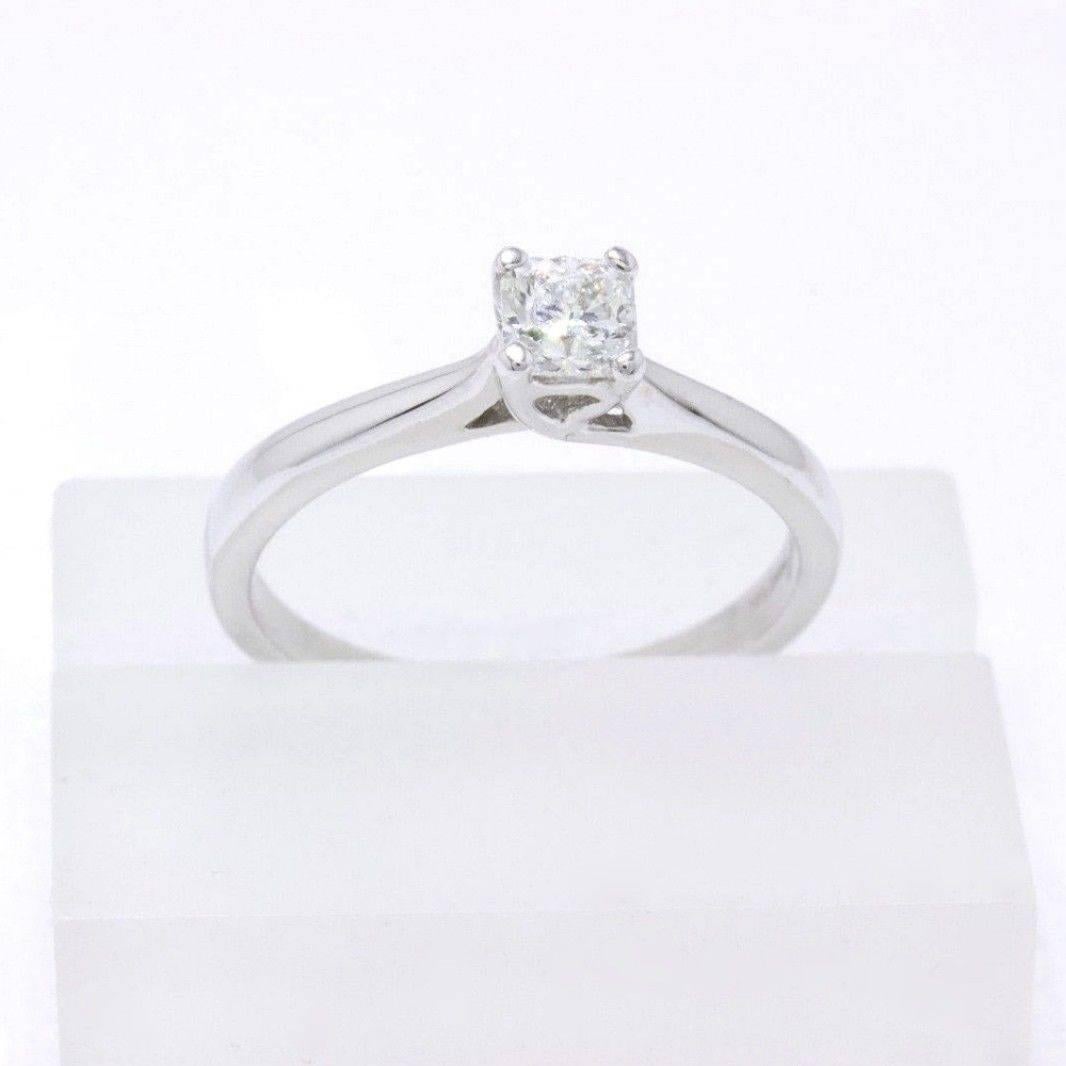 Helzberg Anello con Diamante Quadrato Ideale 0,45 Carati H. H. VS2 Oro Bianco 18 Carati in vendita 2