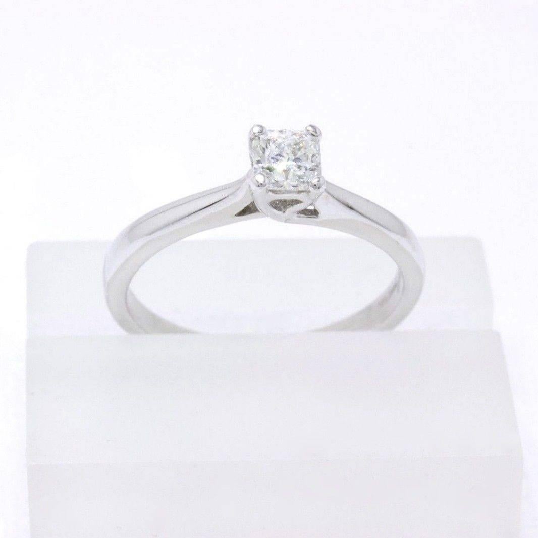 Helzberg Ideal Square Diamond Ring 0.45 Carat H VS2 18 Karat White Gold In Excellent Condition For Sale In San Diego, CA