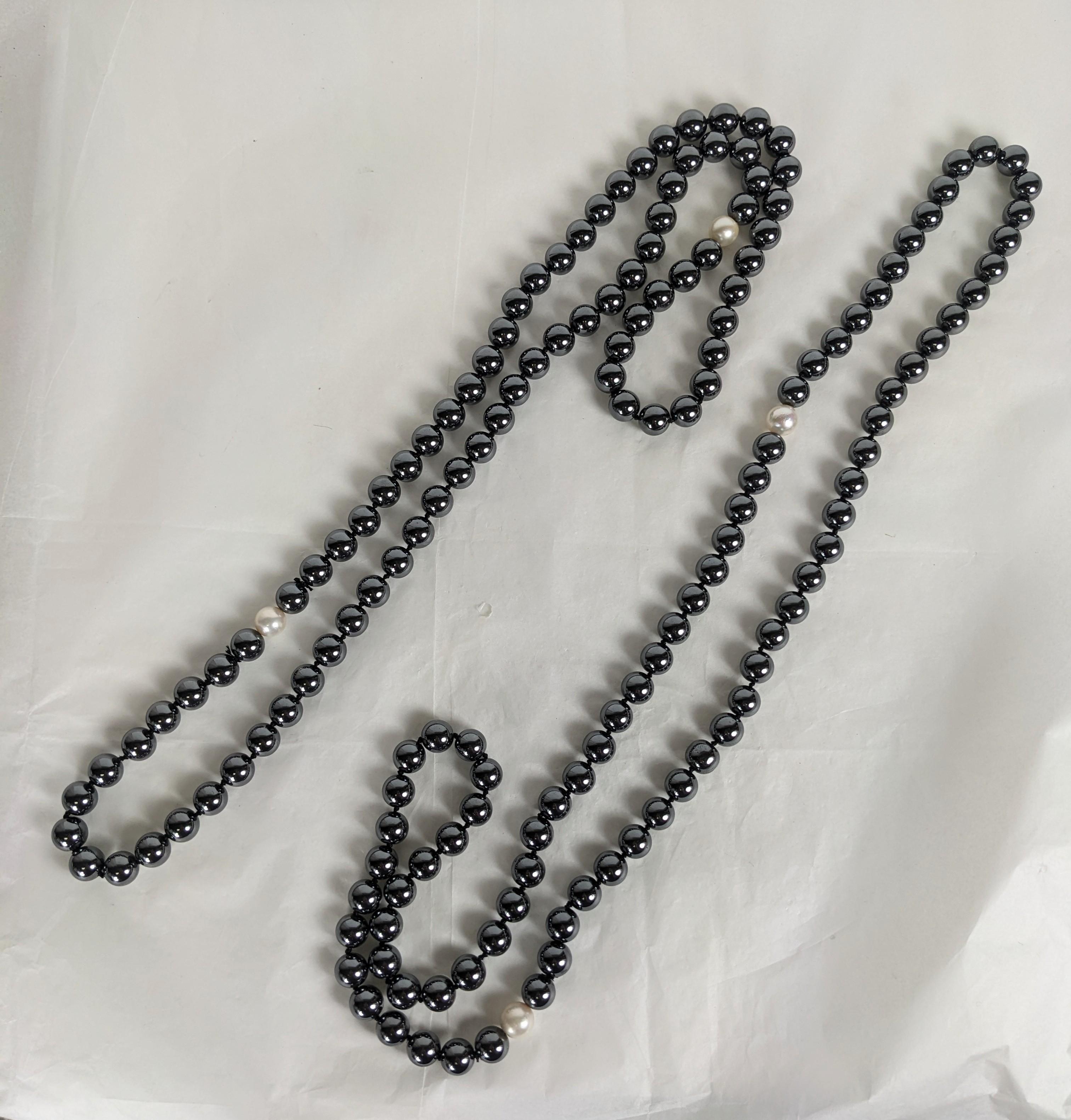 Artigiano Perline annodate a mano con ematite e perle coltivate in vendita