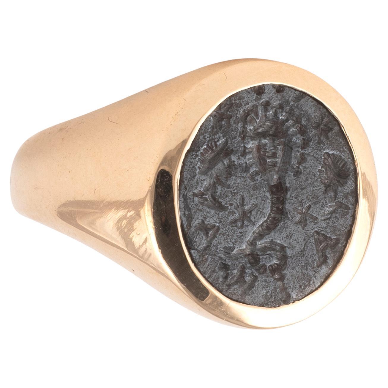 Intaglio-Intaglio mit Hämatit Gnostic, römische Periode 2.-4. Jahrhundert A.D., beschriftet.
