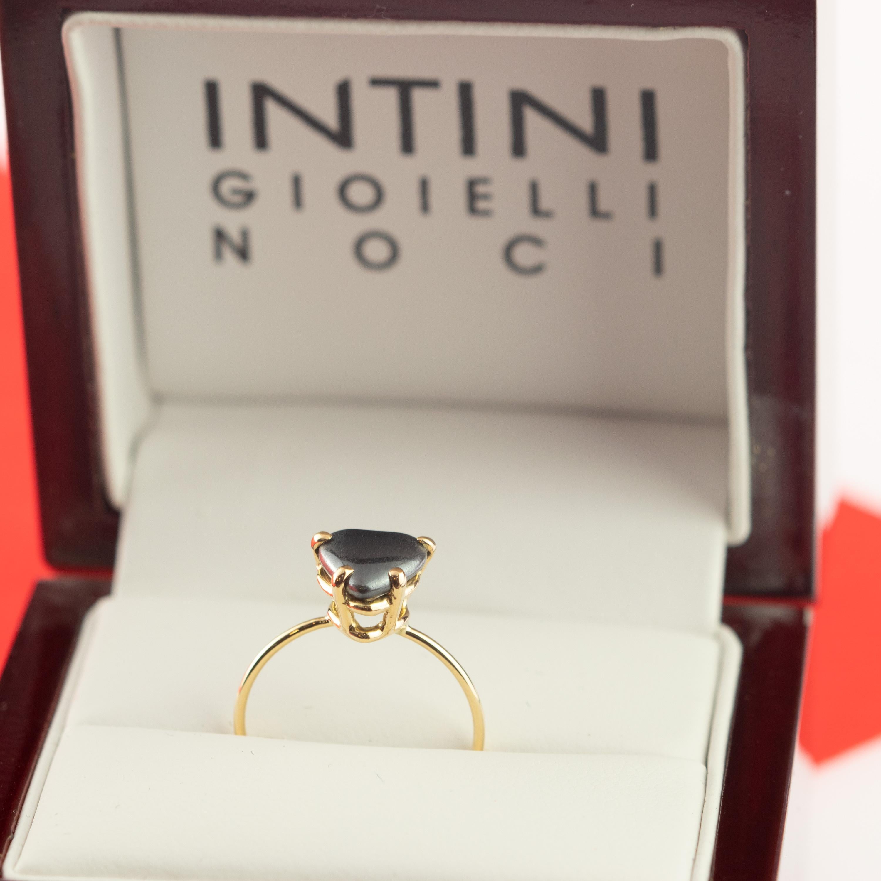 Marvelous handmade 18 karat yellow gold band thin ring embellished with a wonderful heart shaped hematite. Open your intuition and enhance your senses to love. 

Inspired by a strong feeling of love. The beating heart is used as an intensive form of