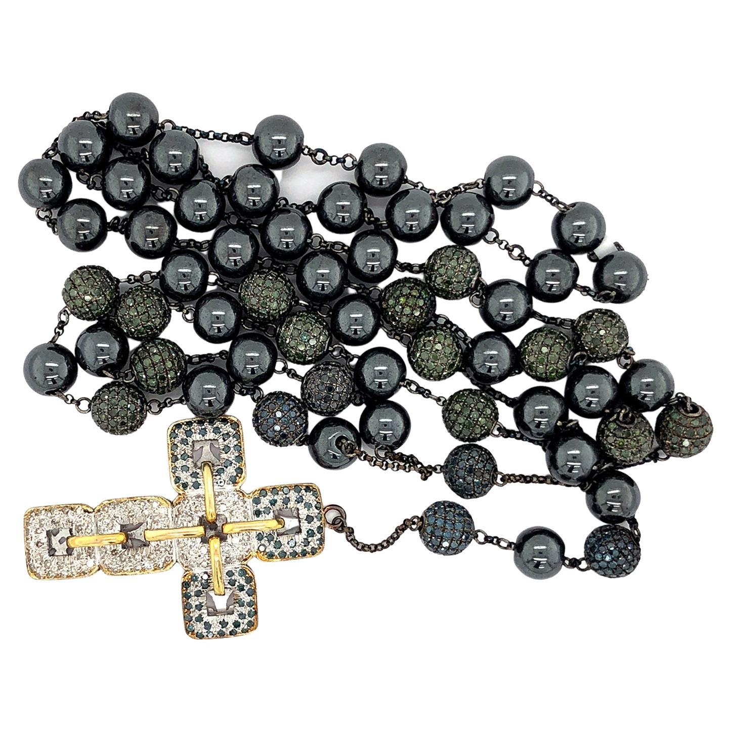 Collier de perles en forme de boule en hématite et pavé de diamants avec pendentif croix en or et argent en vente