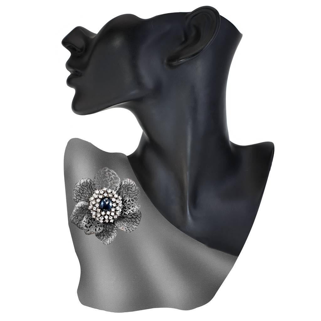 Taglio ovale Ciondolo a spilla in ematite, quarzo bianco e topazio bianco A. Silver Ltd. Ed. in vendita
