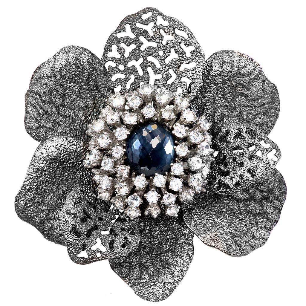 Ciondolo a spilla in ematite, quarzo bianco e topazio bianco A. Silver Ltd. Ed. in vendita
