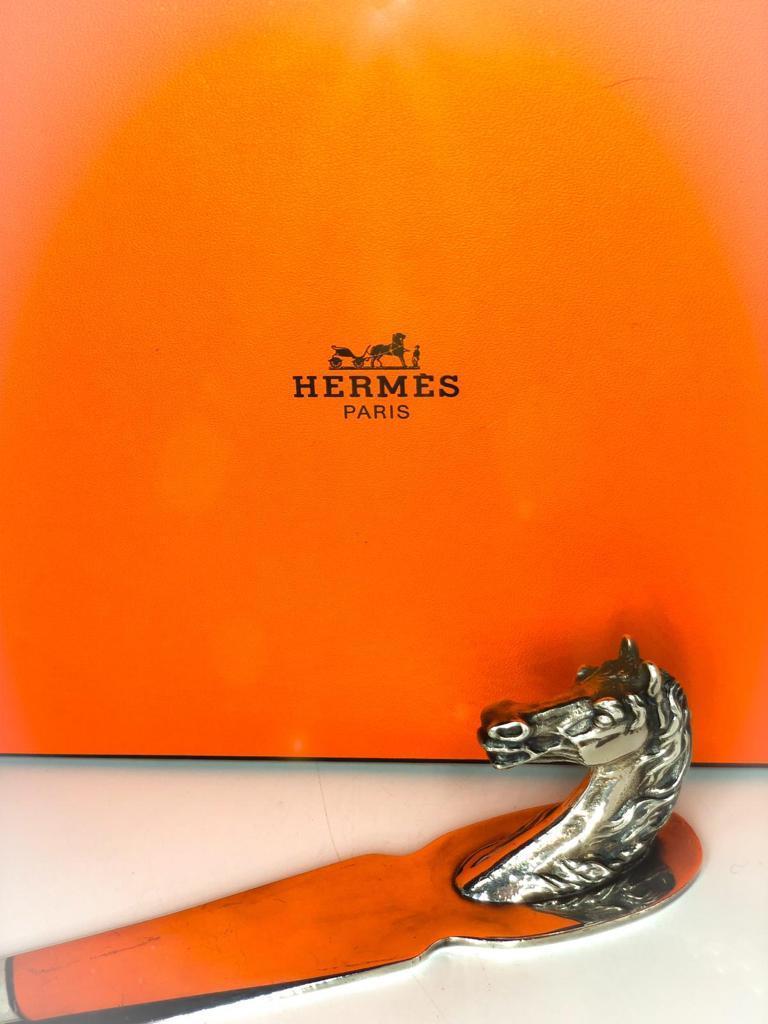 Hemes-size letter opener with horse's head, 1950s
Particular Hermes Paris letter opener in excellent condition, made of silver metal with a well-defined horse's head.
Measurement 20x5x6 cm 
On the back you can see the brand name HERMES, PARIS and