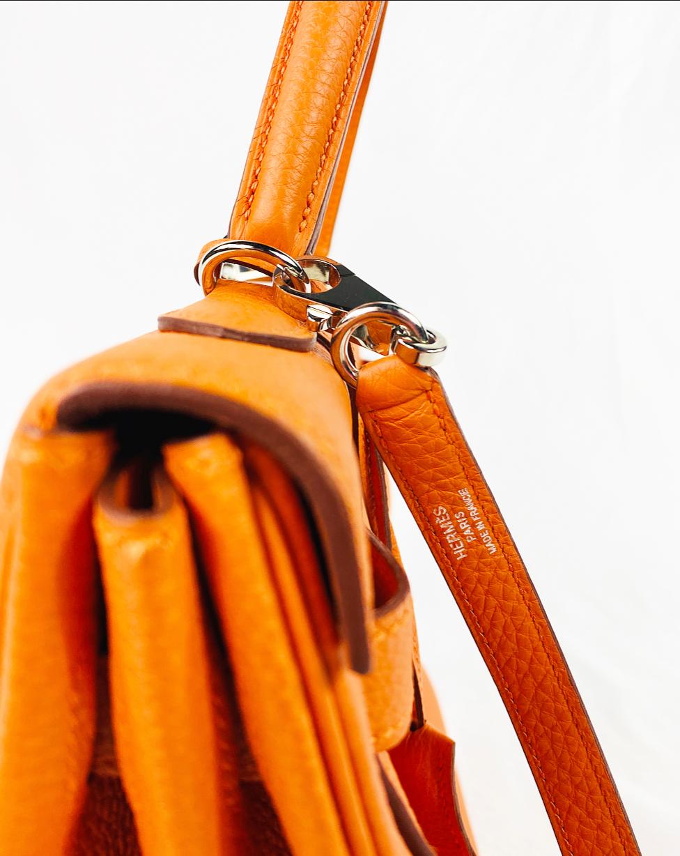 Hermes Soft Retourne 35 Kelly Orange Leather Handbag In New Condition In Beverly Hills, CA