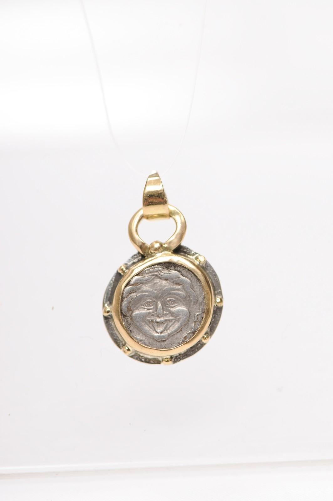 Greco classico Ciondolo Hemidrachm, con finiture in oro e argento 18 carati in vendita