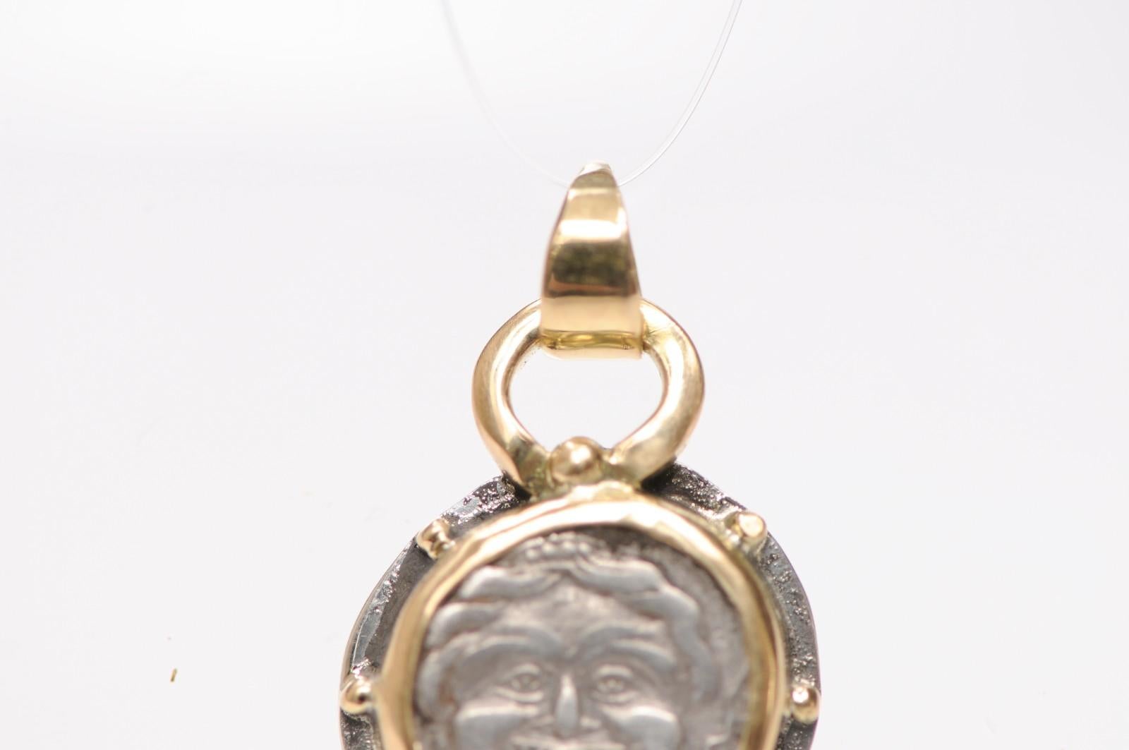 Ciondolo Hemidrachm, con finiture in oro e argento 18 carati in vendita 1