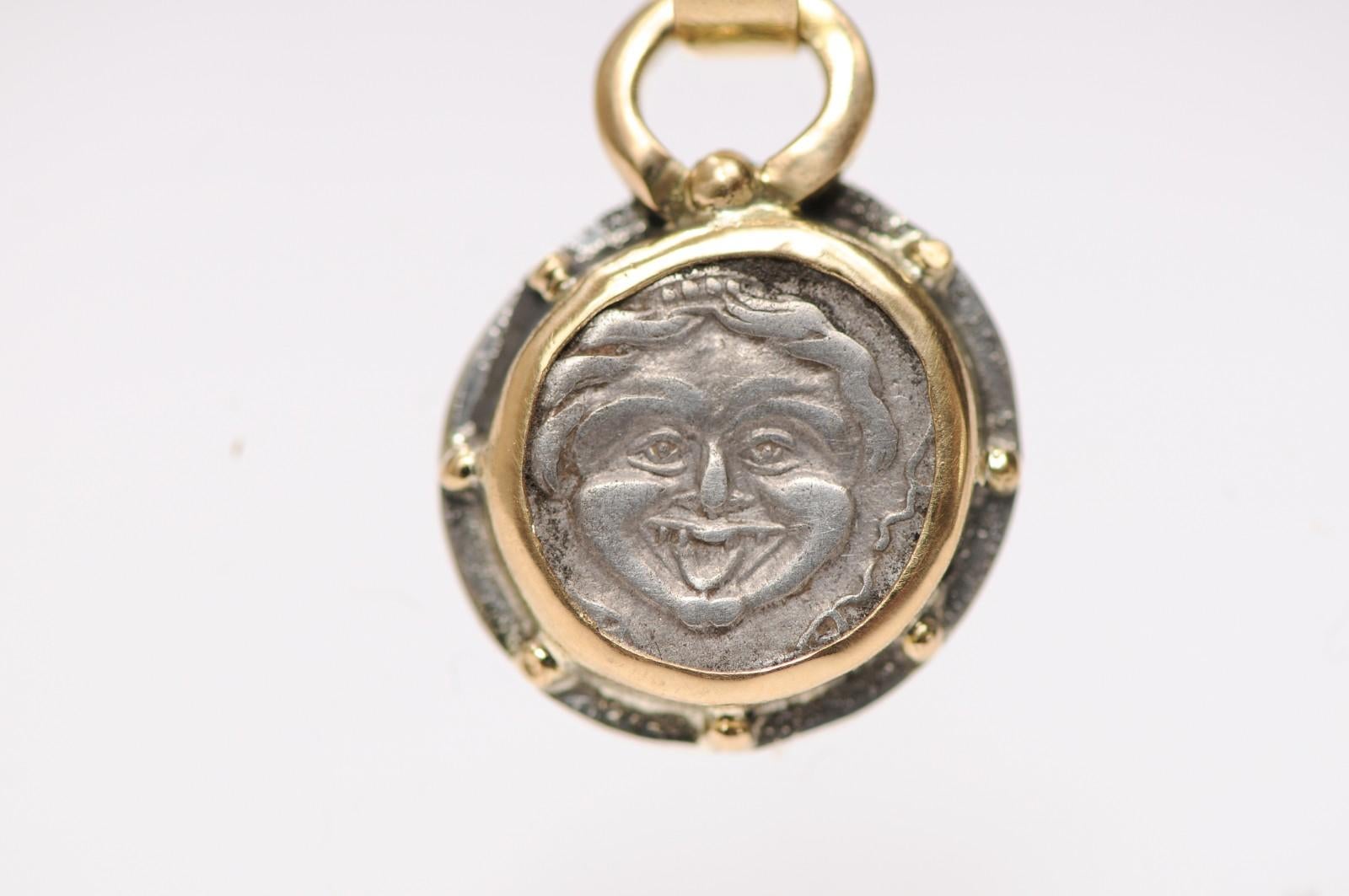 Ciondolo Hemidrachm, con finiture in oro e argento 18 carati in vendita 2
