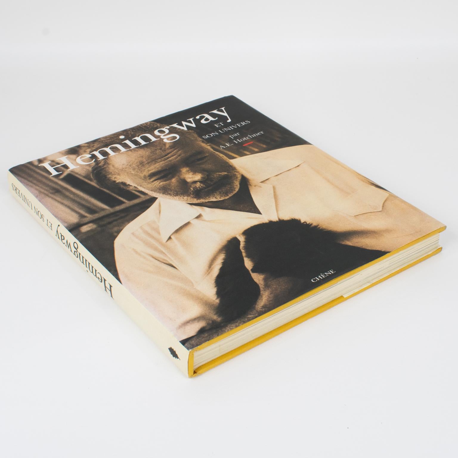 Moderne Hemingway and His Universe, livre français d'A. E. Hotchner, 1990 en vente