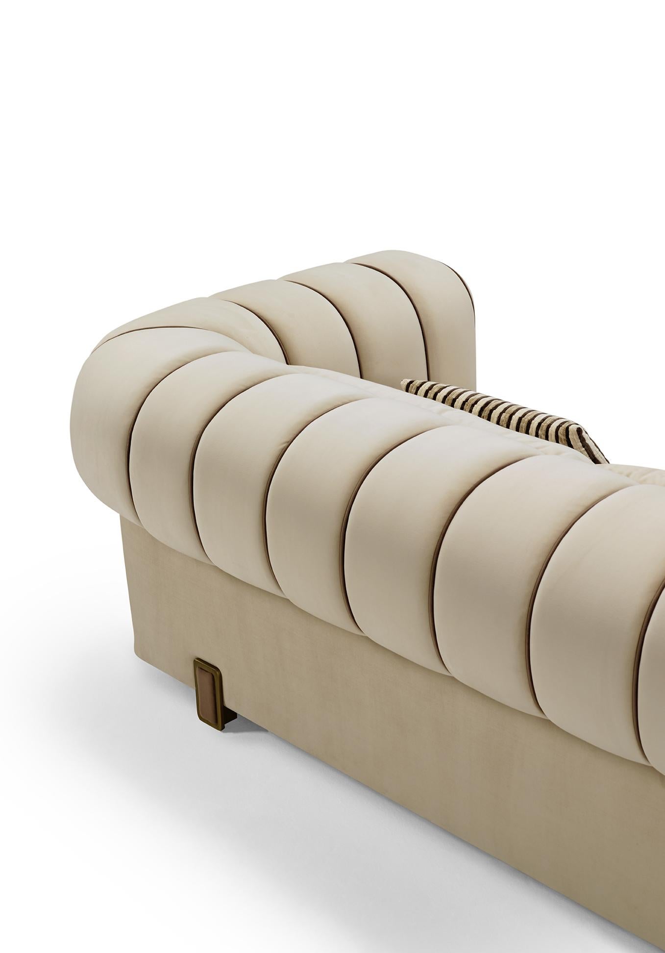HEMINGWAY II Sofa mit gesteppter Rückenlehne und Armlehnen (Moderne) im Angebot