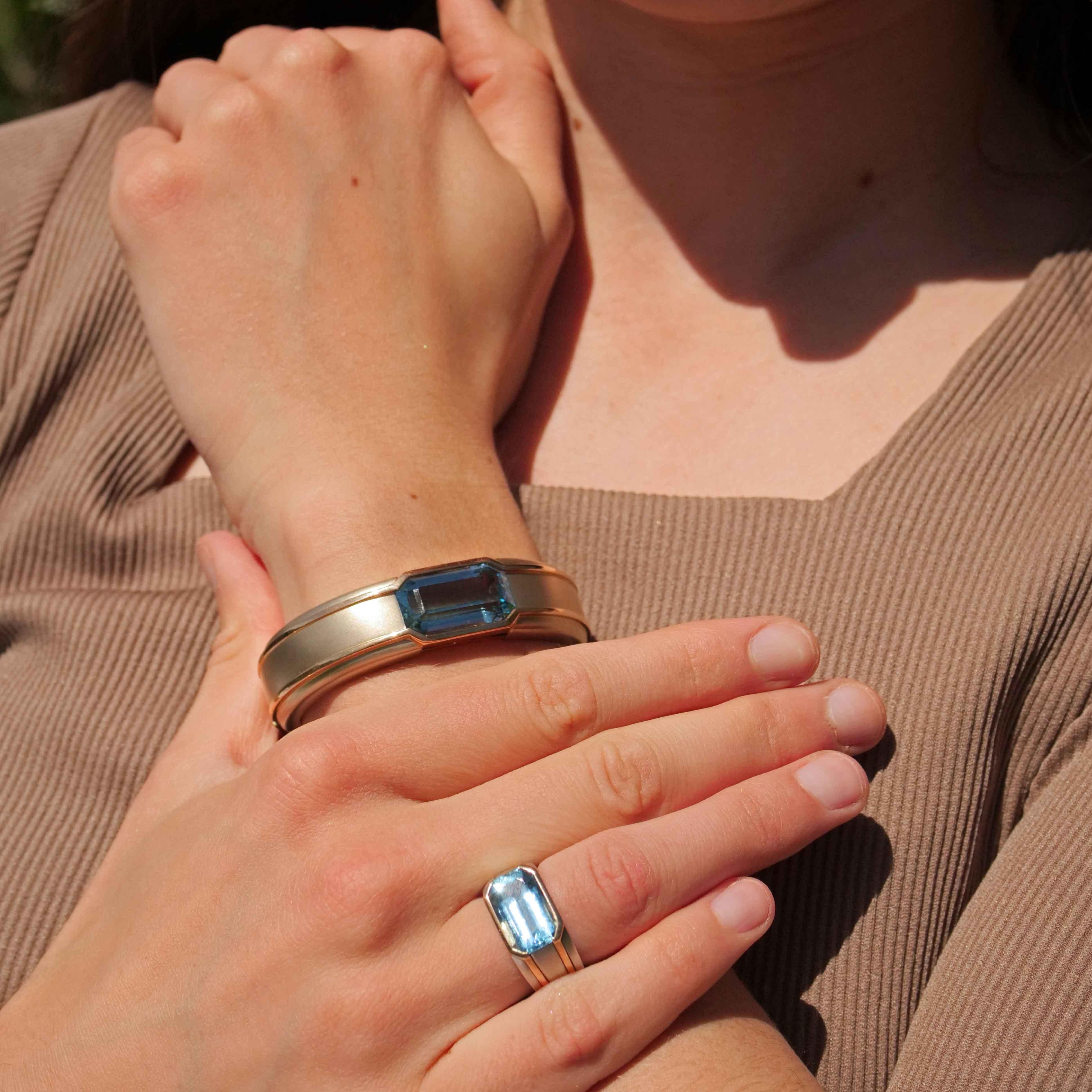 Women's or Men's Hemmerle Munich Bracelet and Ring and 25 ct Santa Maria Color precious Aquamarin For Sale