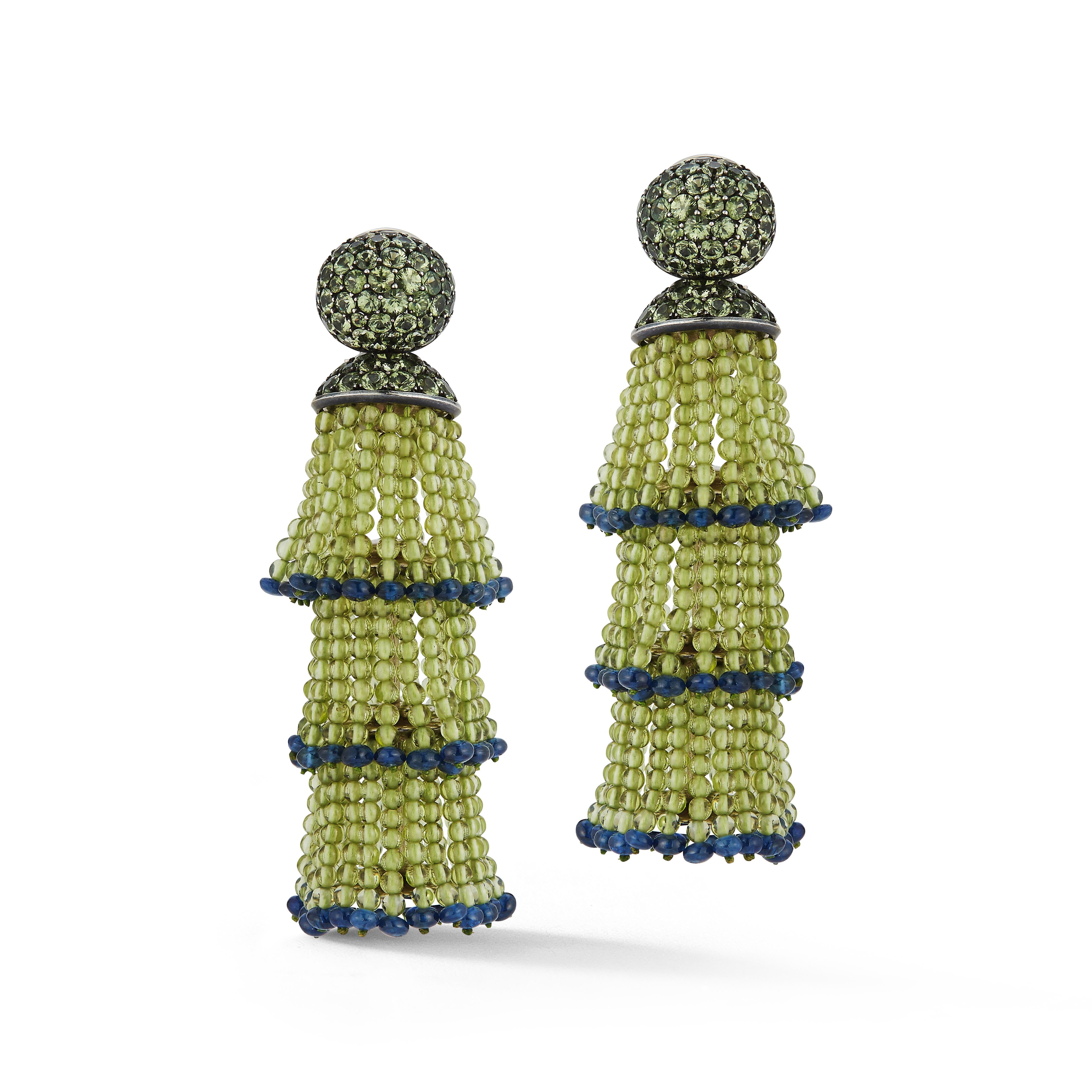 Hemmerle Peridot & Sapphire Tassel Earrings 

This iconic design features peridot beads set with blue and green sapphires

Signed Hemmerle 

With original box

Length: approximately 2.32 inches

