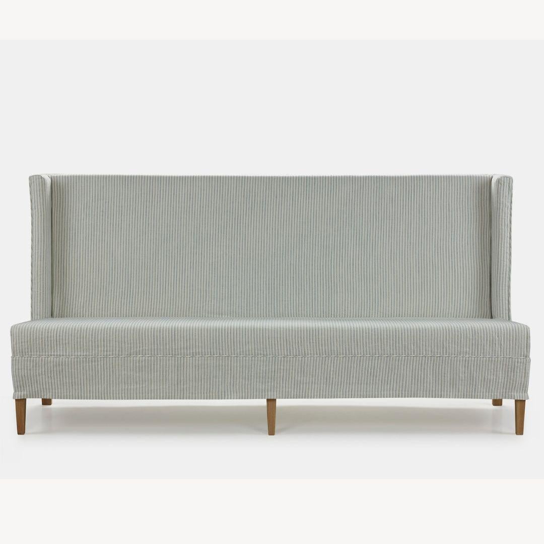 Banc de salle à manger tapissé d'ourlet et de lin, fabriqué sur mesure en Espagne Neuf - En vente à Amsterdam, NL