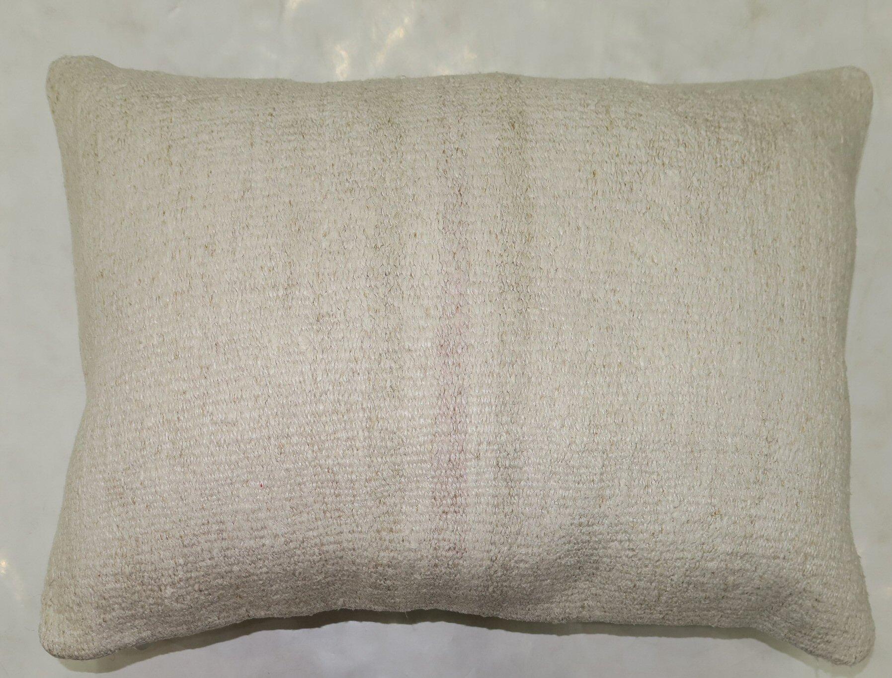 Pillow made from Vintage Turkish Hemp Kilim 

Measures: 16