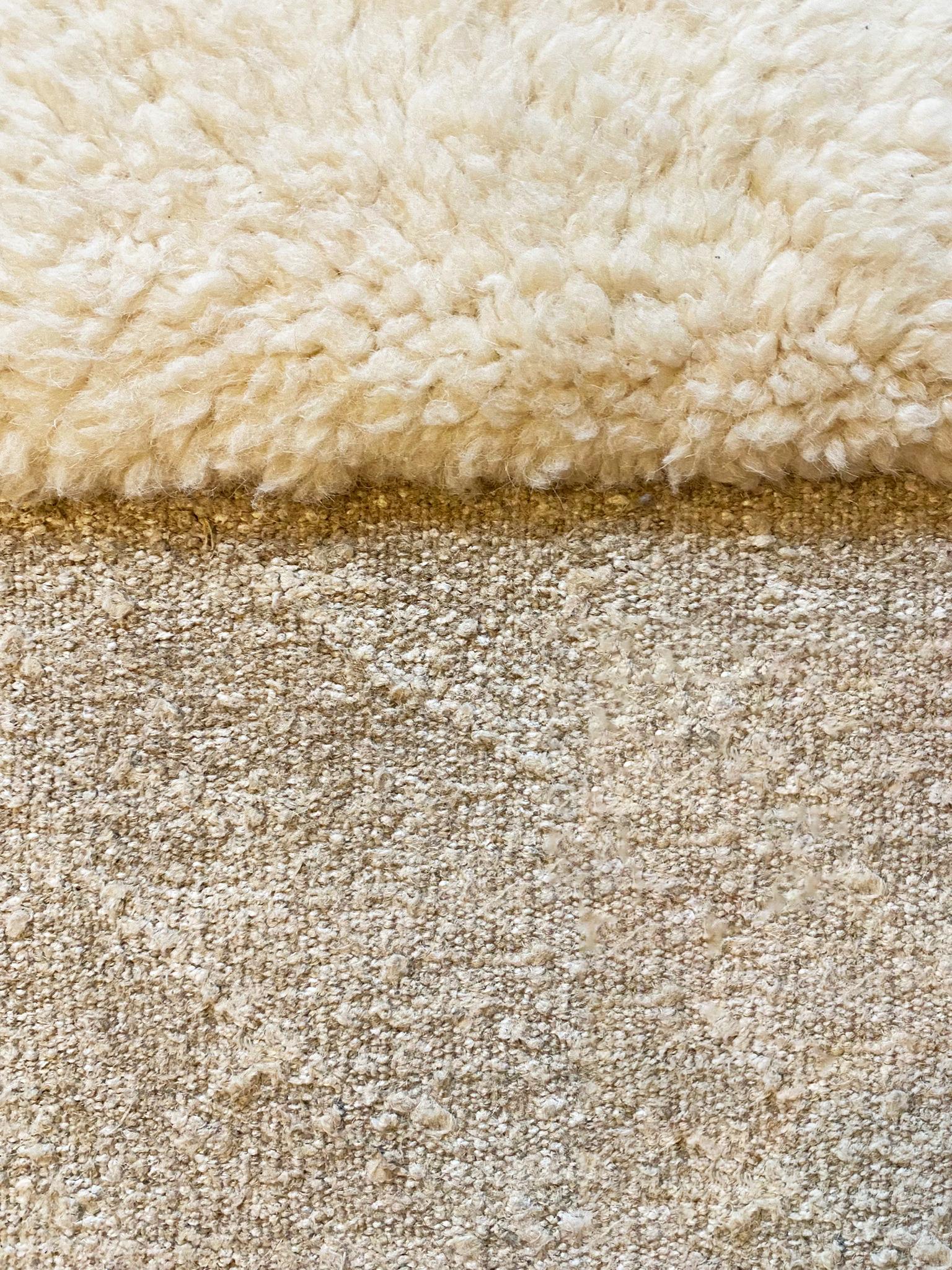 HEMPLAII Meditation seat of 3D printed sugar with a hand-woven hemp and wool rug In New Condition For Sale In London, England
