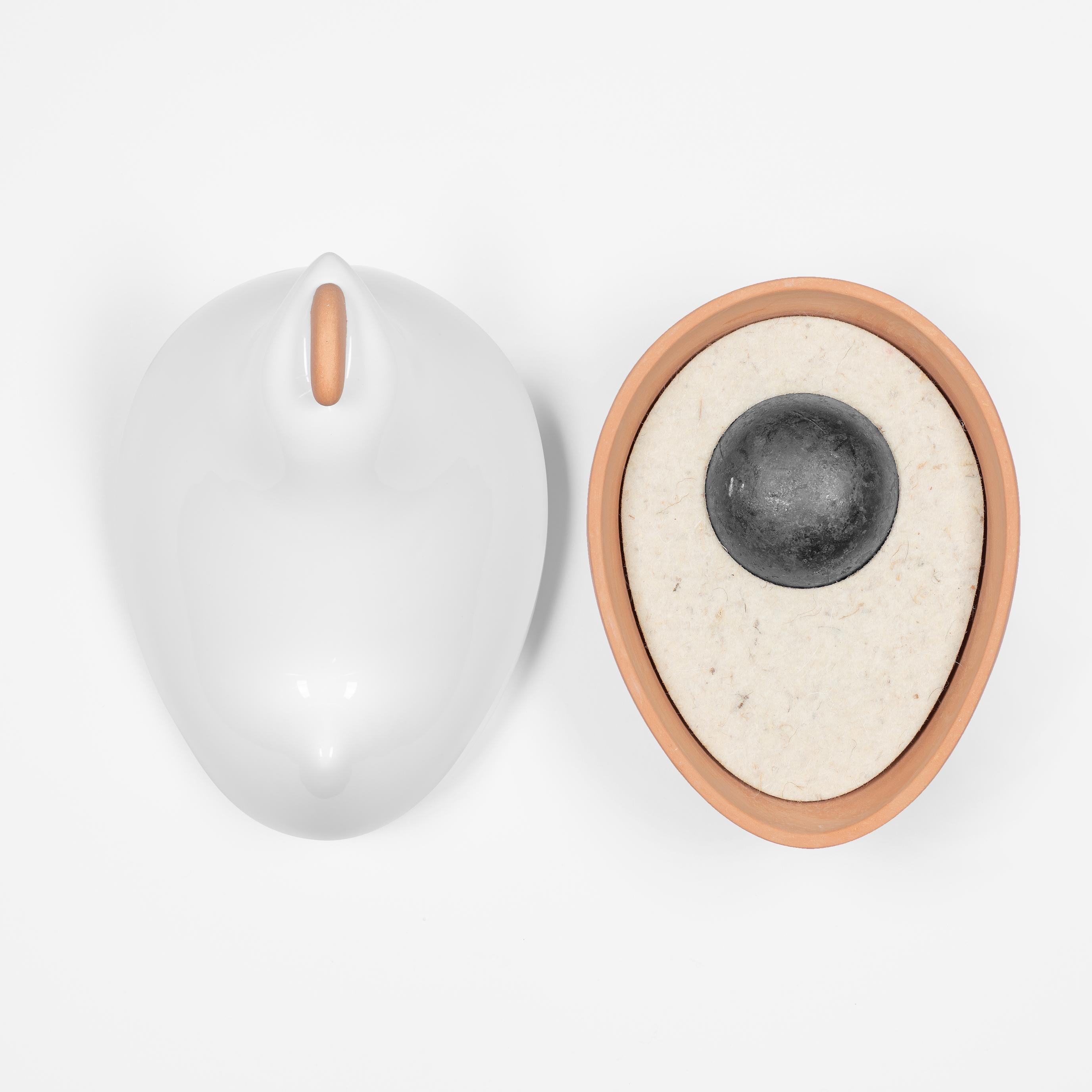 Italian Hen in Perpetual Motion, Ceramic Pop Art, White, Handmade in Italy, 2022 For Sale