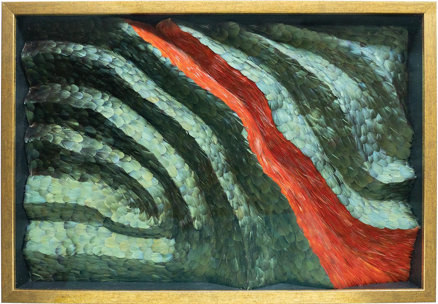 Obra de arte mural Plumas abstractas, Plumas tridimensionales rojas y verdes, 2025 - Mixed Media Art de Henar Iglesias