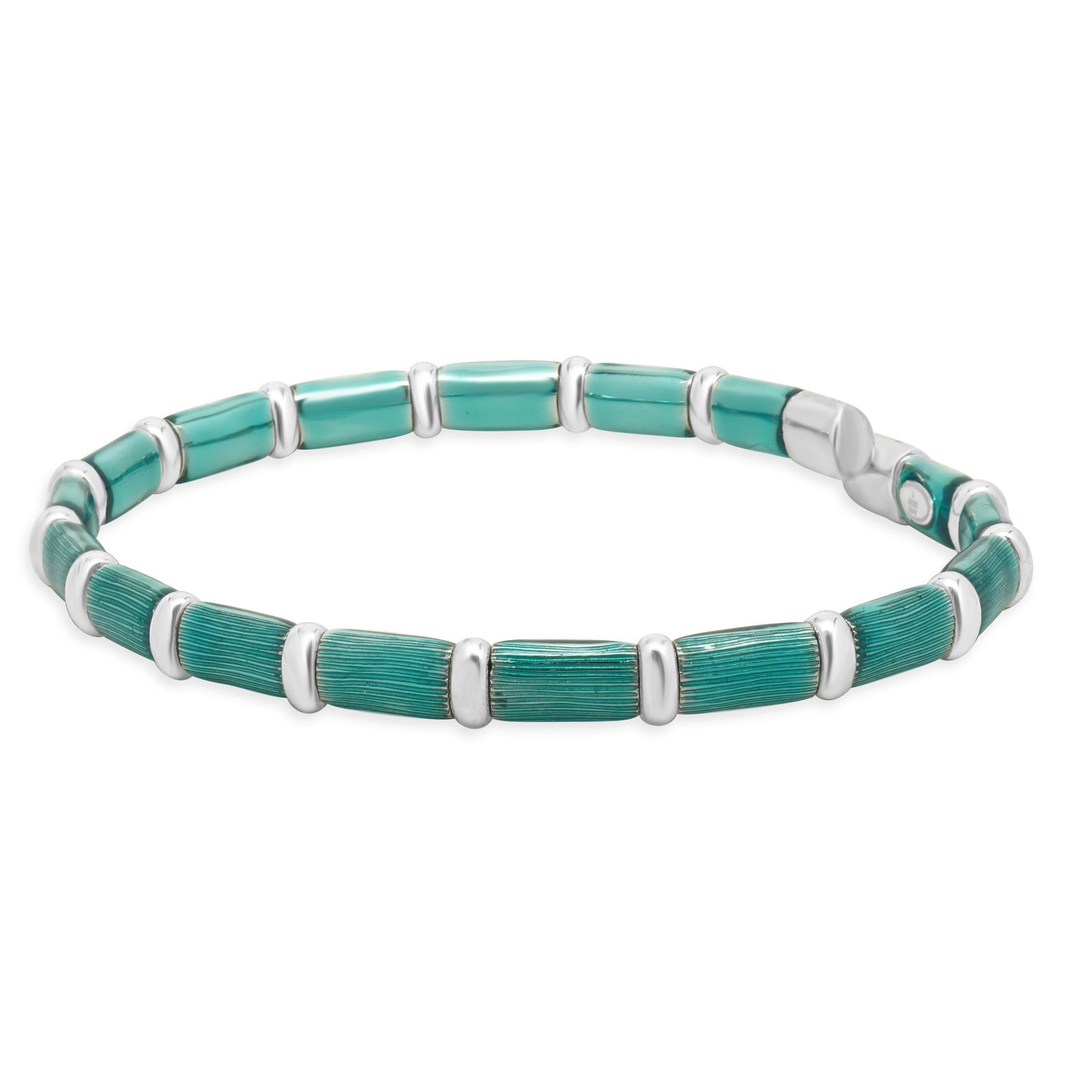 Diseñador: Henderson Legacy
Material: Oro blanco de 18 quilates, plata de ley, esmalte verde azulado
Dimensiones: la pulsera se ajusta a una muñeca de 7 pulgadas
Peso: 15.00 gramos