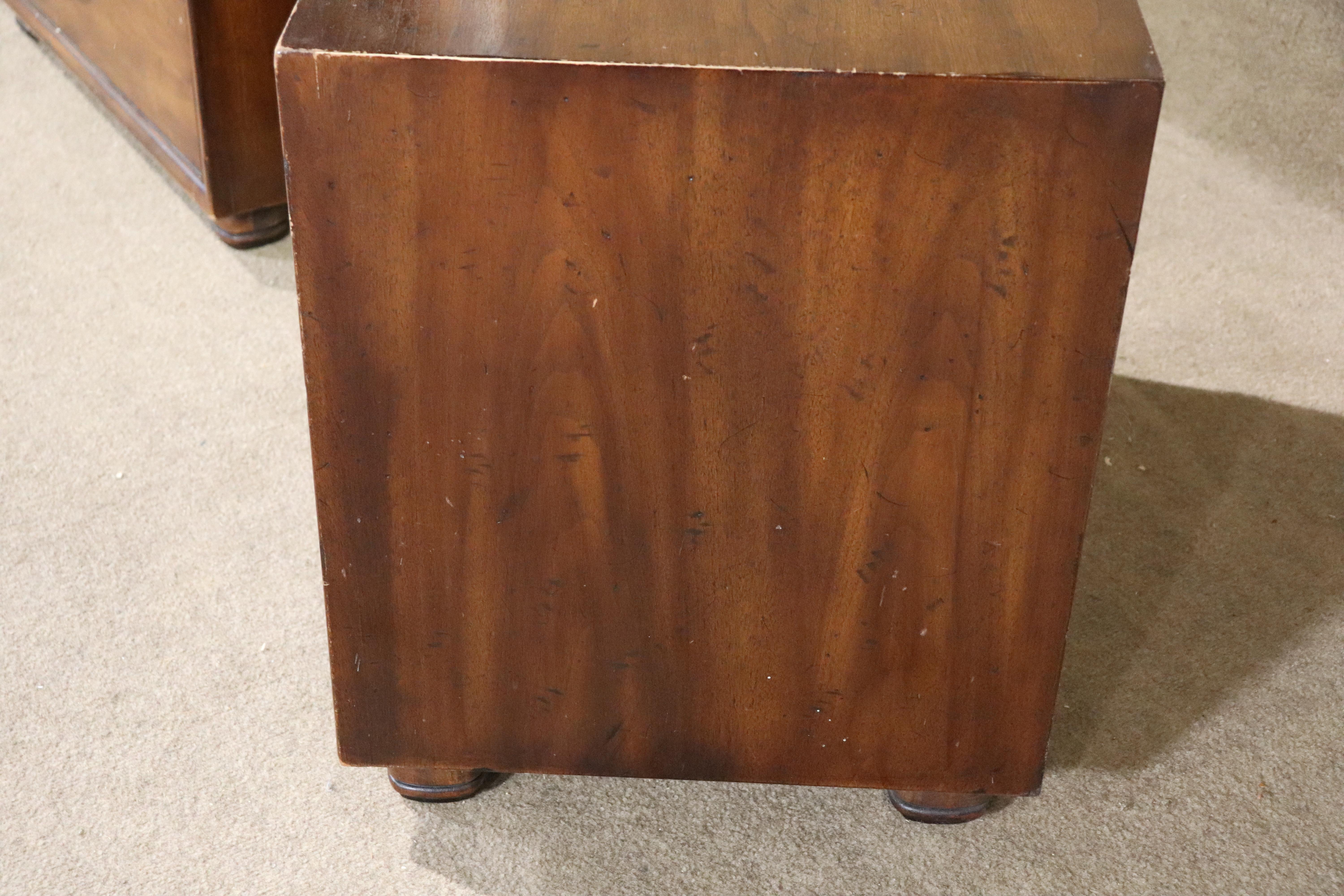 20th Century Hendredon Antique Style Bedside Tables For Sale