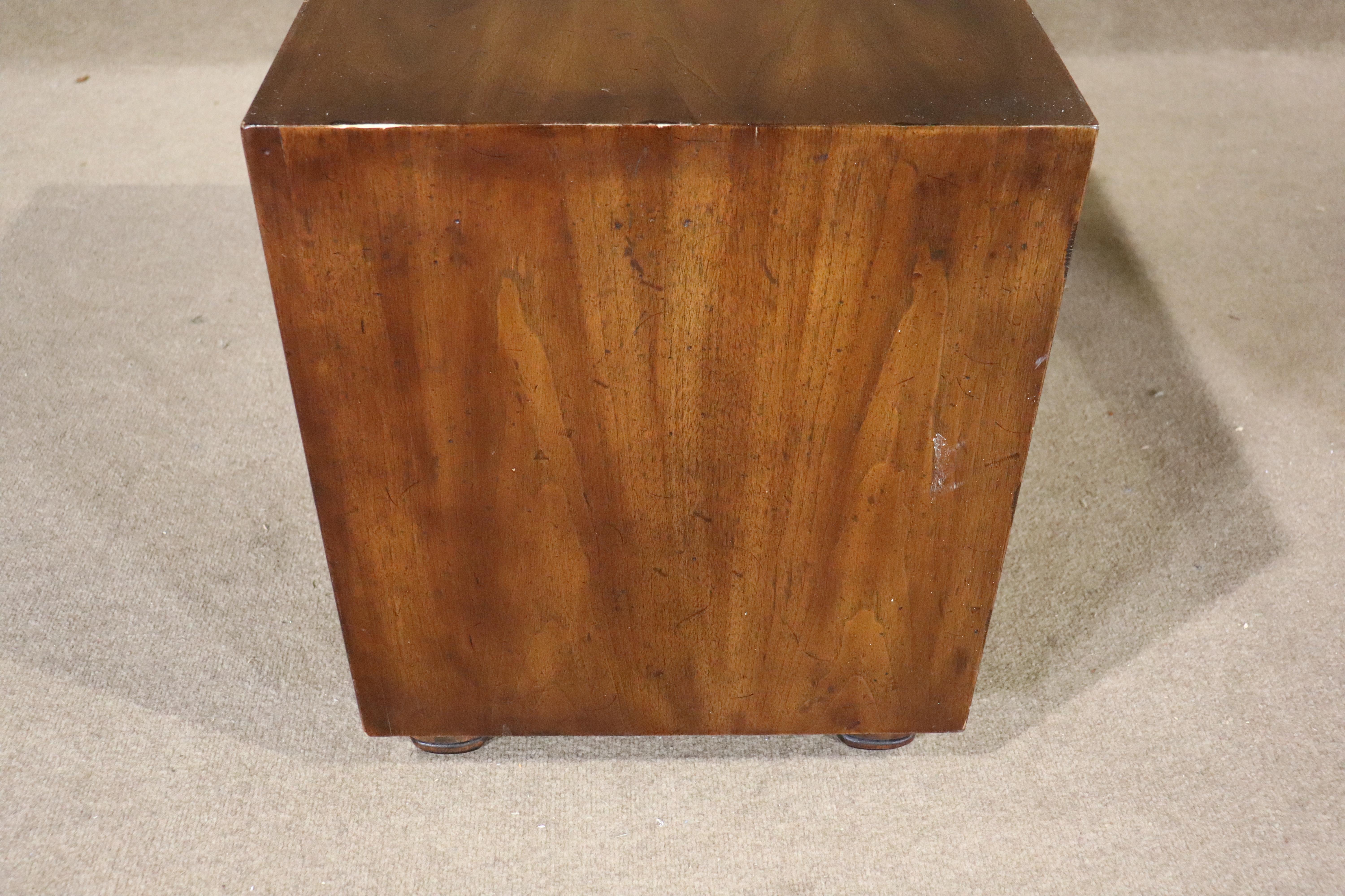 Hendredon Antique Style Bedside Tables For Sale 2