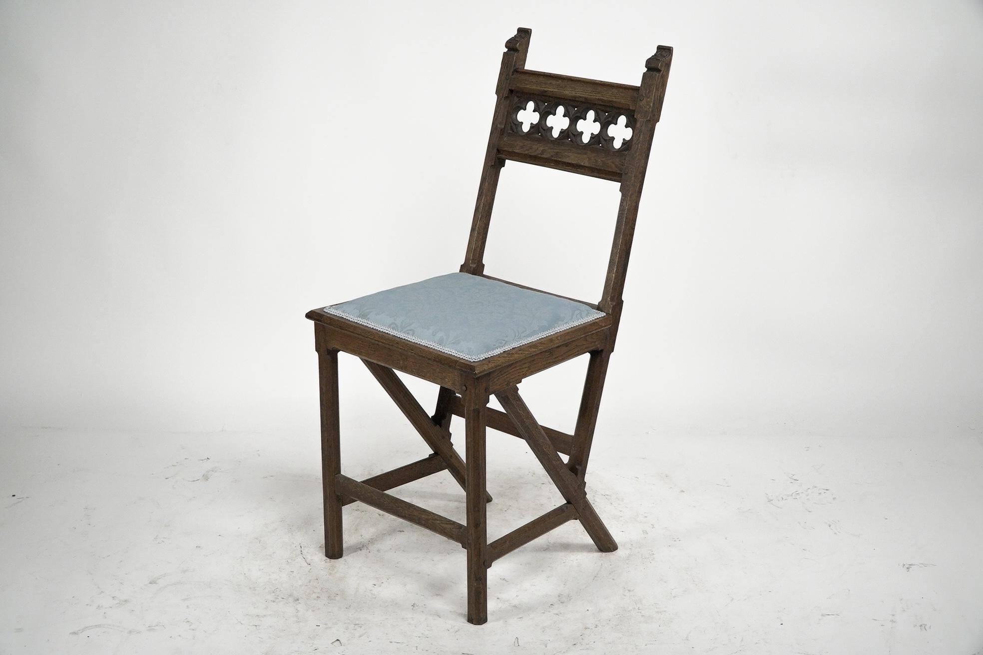 Hendrik Petrus Berlage. Niederländisch. Vier Beistellstühle aus Eiche im gotischen Revival-Stil (Neugotik) im Angebot