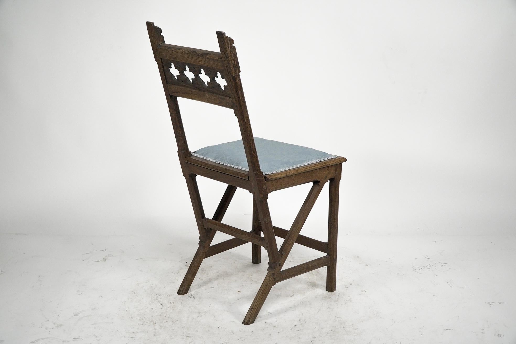 Hendrik Petrus Berlage. Niederländisch. Vier Beistellstühle aus Eiche im gotischen Revival-Stil im Angebot 1