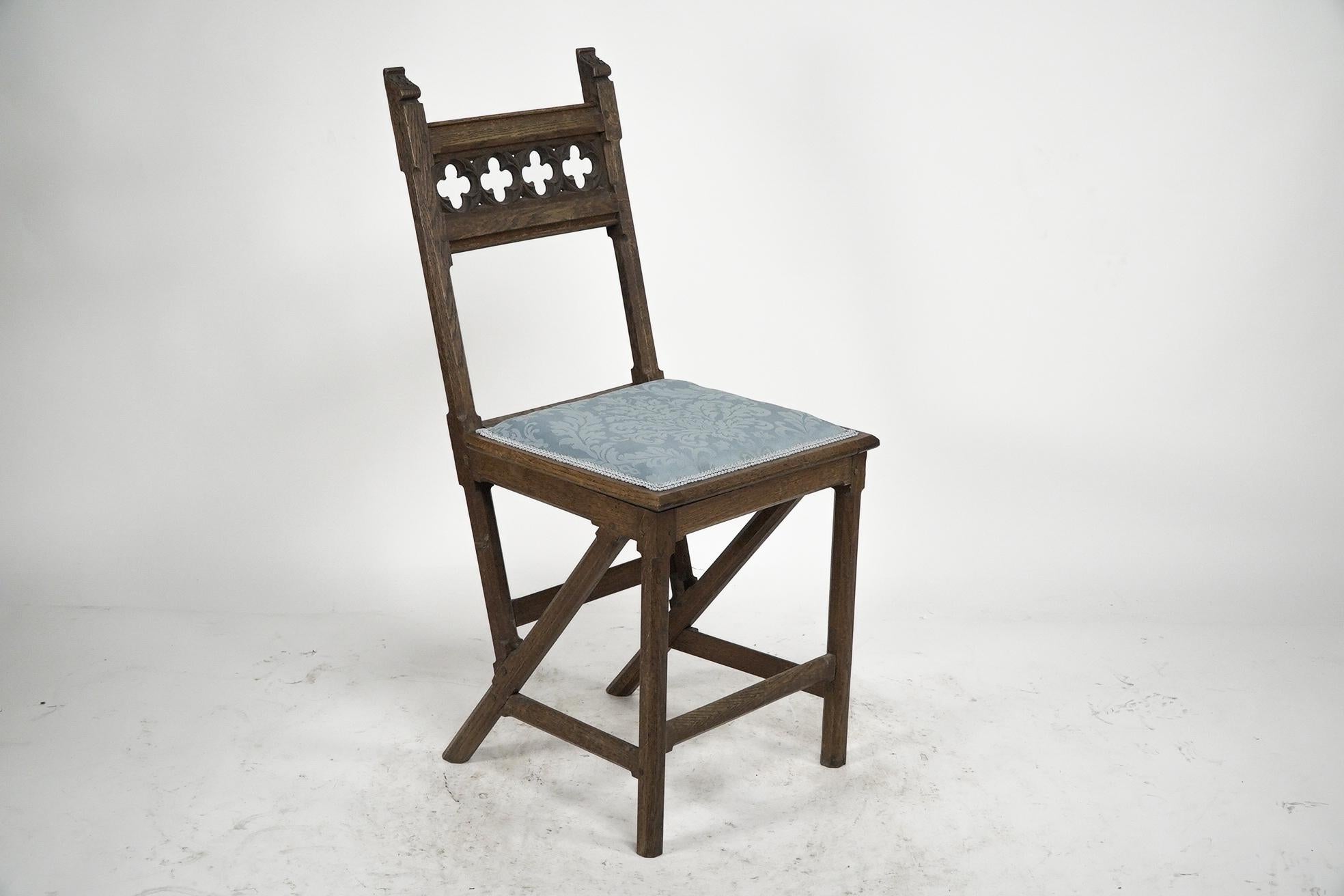 Hendrik Petrus Berlage. Dutch. A set of four Gothic Revival oak side chairs For Sale 4