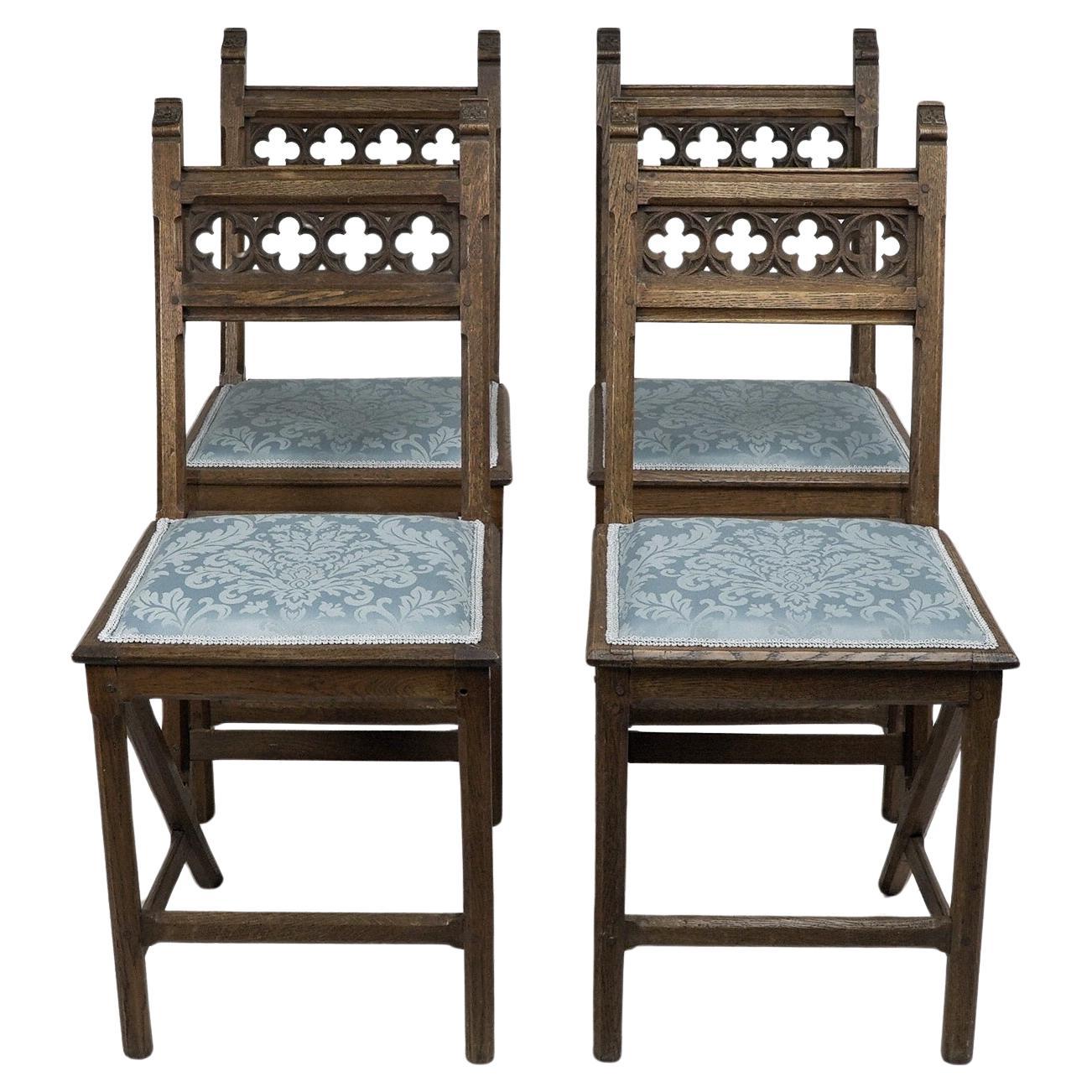 Hendrik Petrus Berlage Néerlandais. Un ensemble de quatre chaises d'appoint en chêne de style Revive gothique en vente