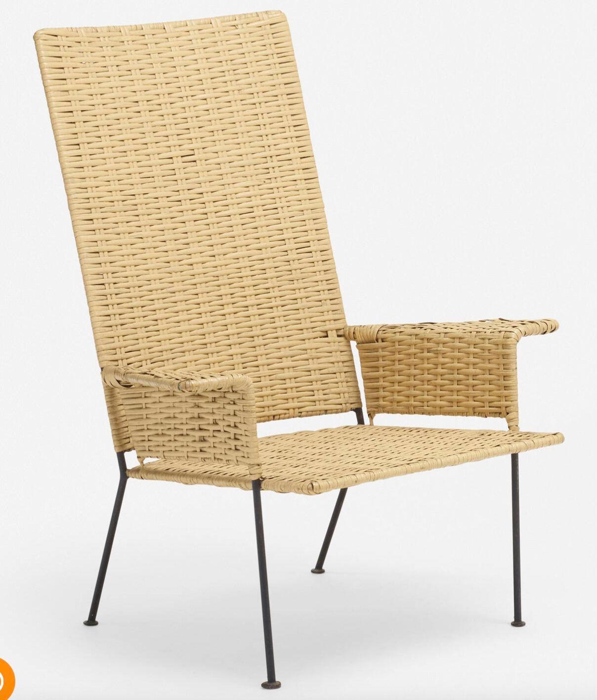 Chaises Hendrik Van Keppel et Taylor Green, ensemble de trois VKG, 1950
Ce rare ensemble de trois chaises de Hendrik Van Keppel et Taylor Green est composé de rotin tressé à la main et de cadres en fer forgé émaillé, illustrant les conceptions