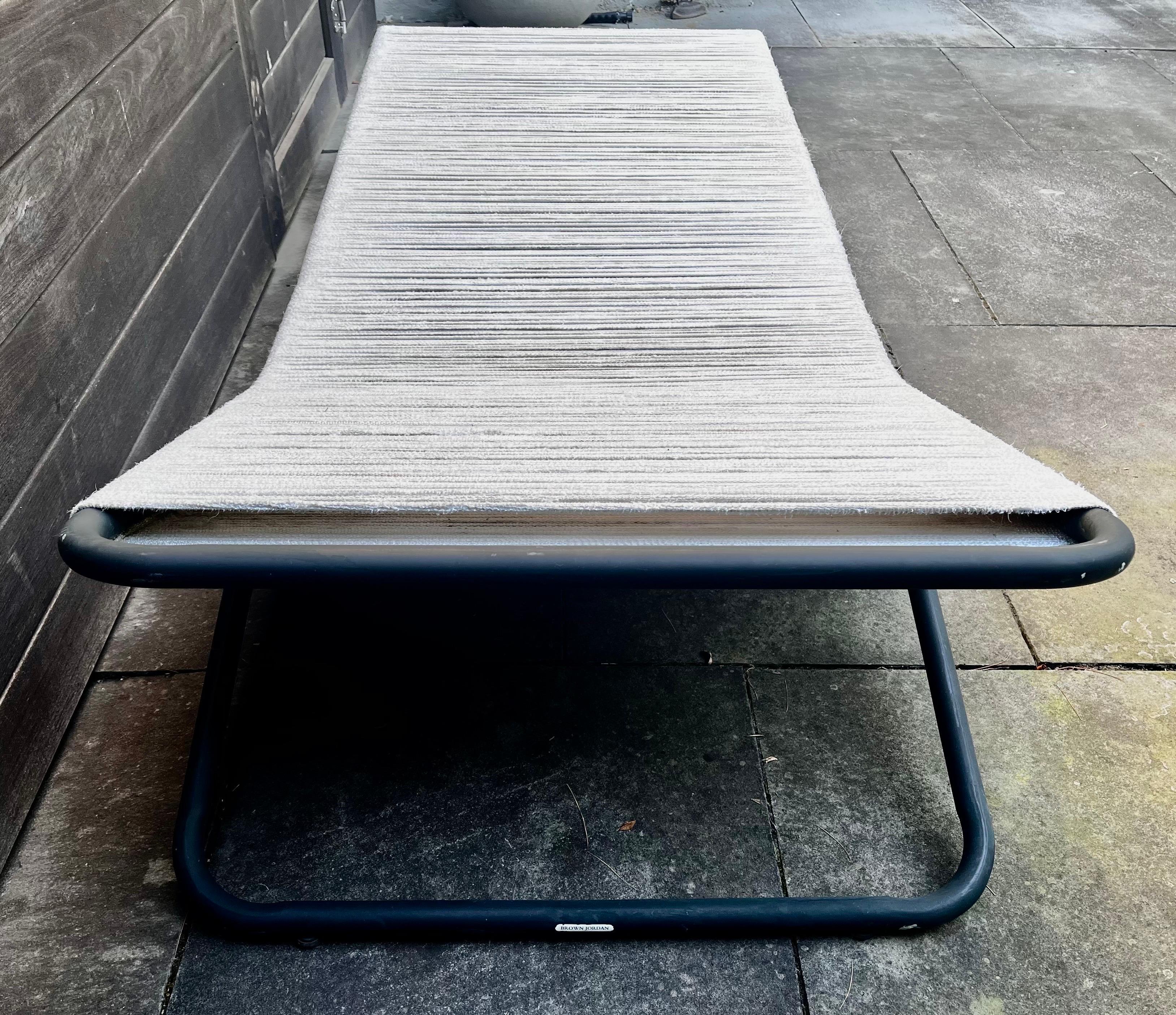 Aluminium Chaise longue de terrasse extérieure Hendrik Van Keppel-Green par Brown Greppel-Green en vente