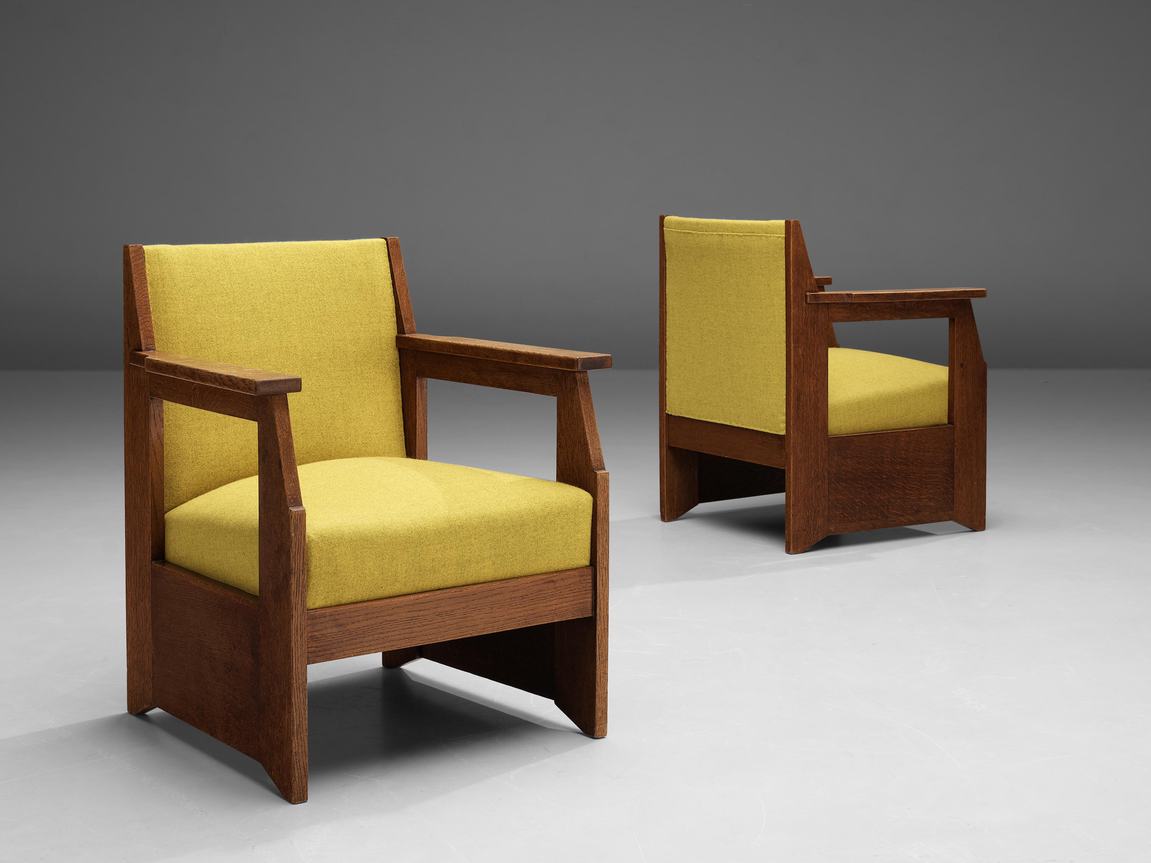 Hendrik Wouda for H. Pander & Zn, pair of armchairs, oak, yellow fabric, The Netherlands, 1930s

These art deco armchairs were designed by the architect Hendrik Wouda in the 1930s. This rare set of armchairs has a very sleek shape. As the sides of